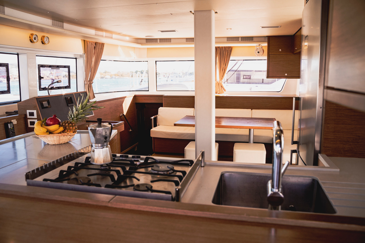 Lagoon 52F — photo 6