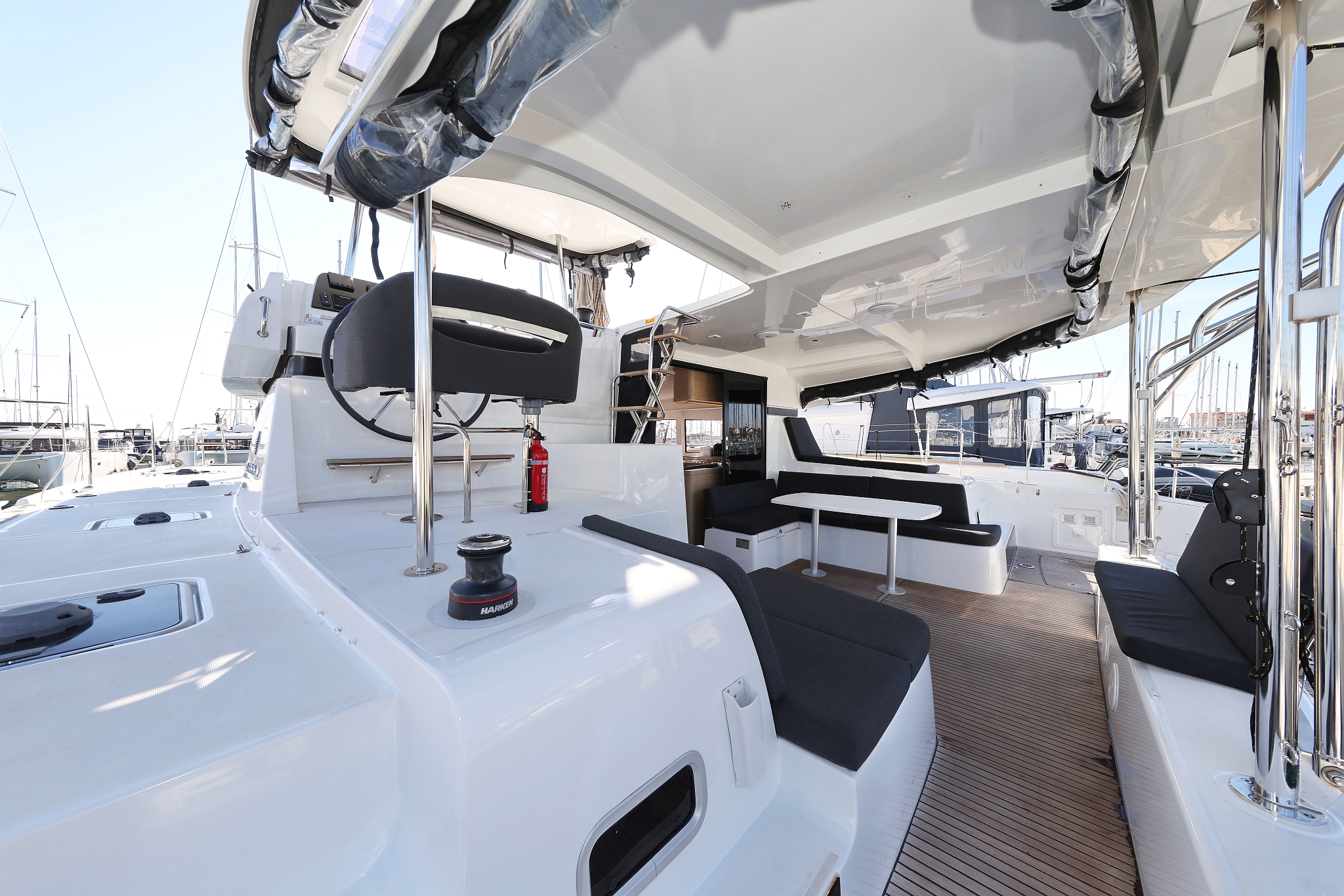 Lagoon 42 — photo 2