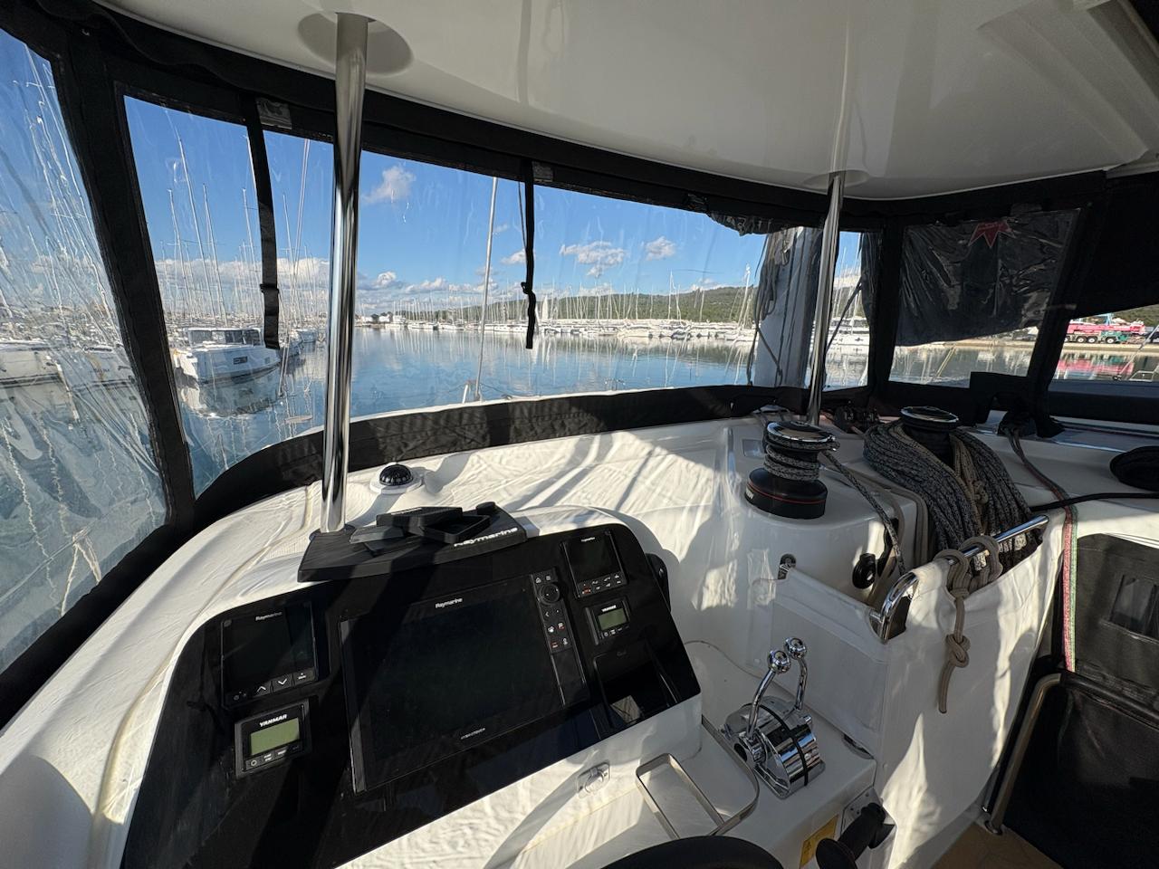 Lagoon 42 — photo 14