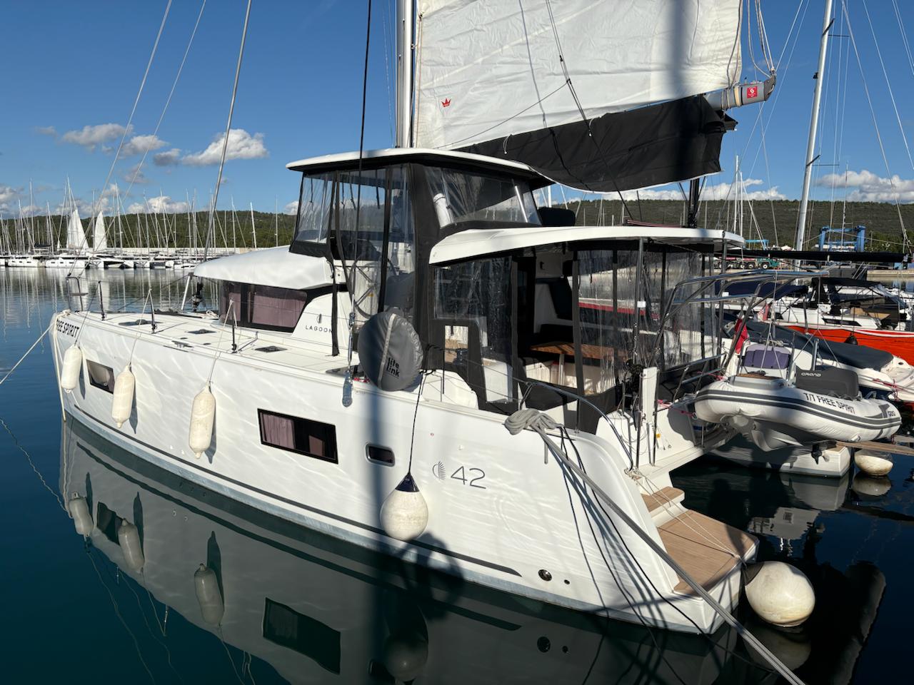 Lagoon 42 — photo 10