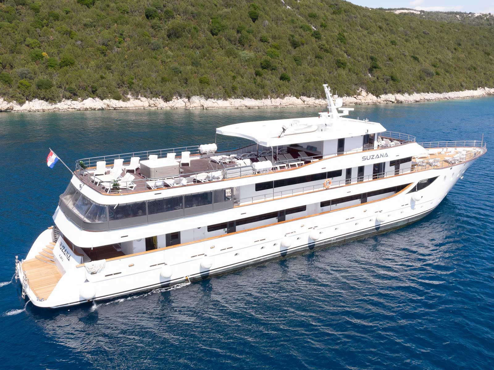 Luxury Motor Yacht — photo 42