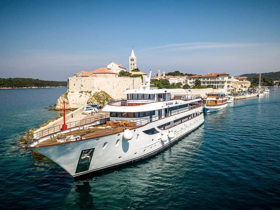 Luxury Motor Yacht — photo 13