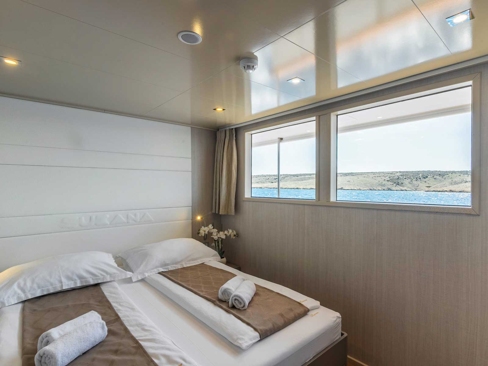 Luxury Motor Yacht — photo 15