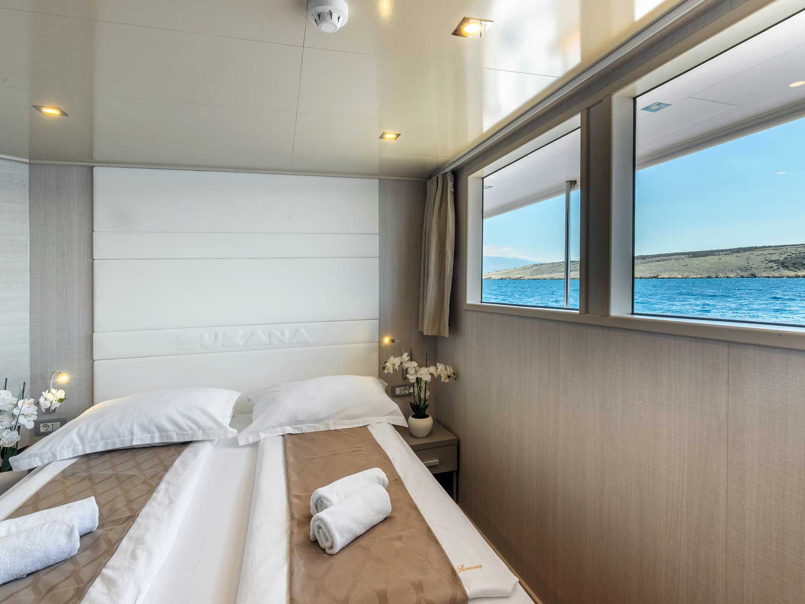 Luxury Motor Yacht — photo 9