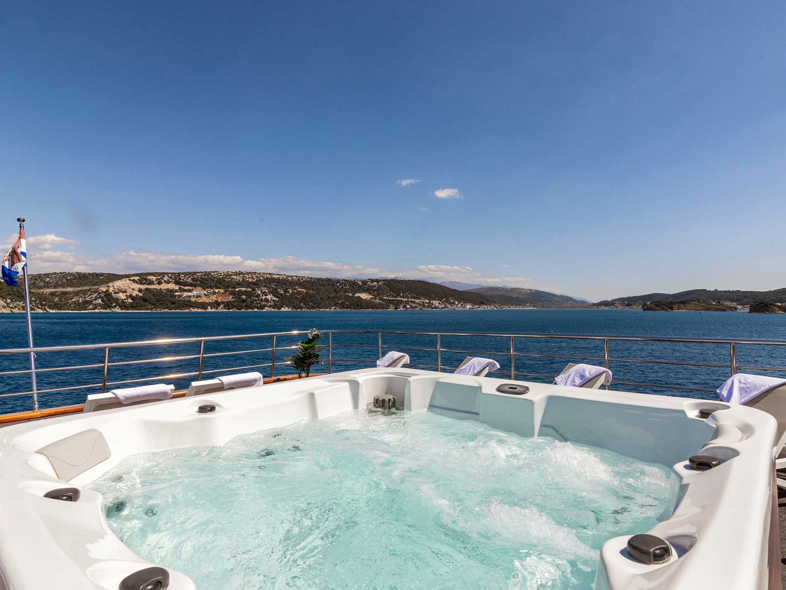 Luxury Motor Yacht — photo 17