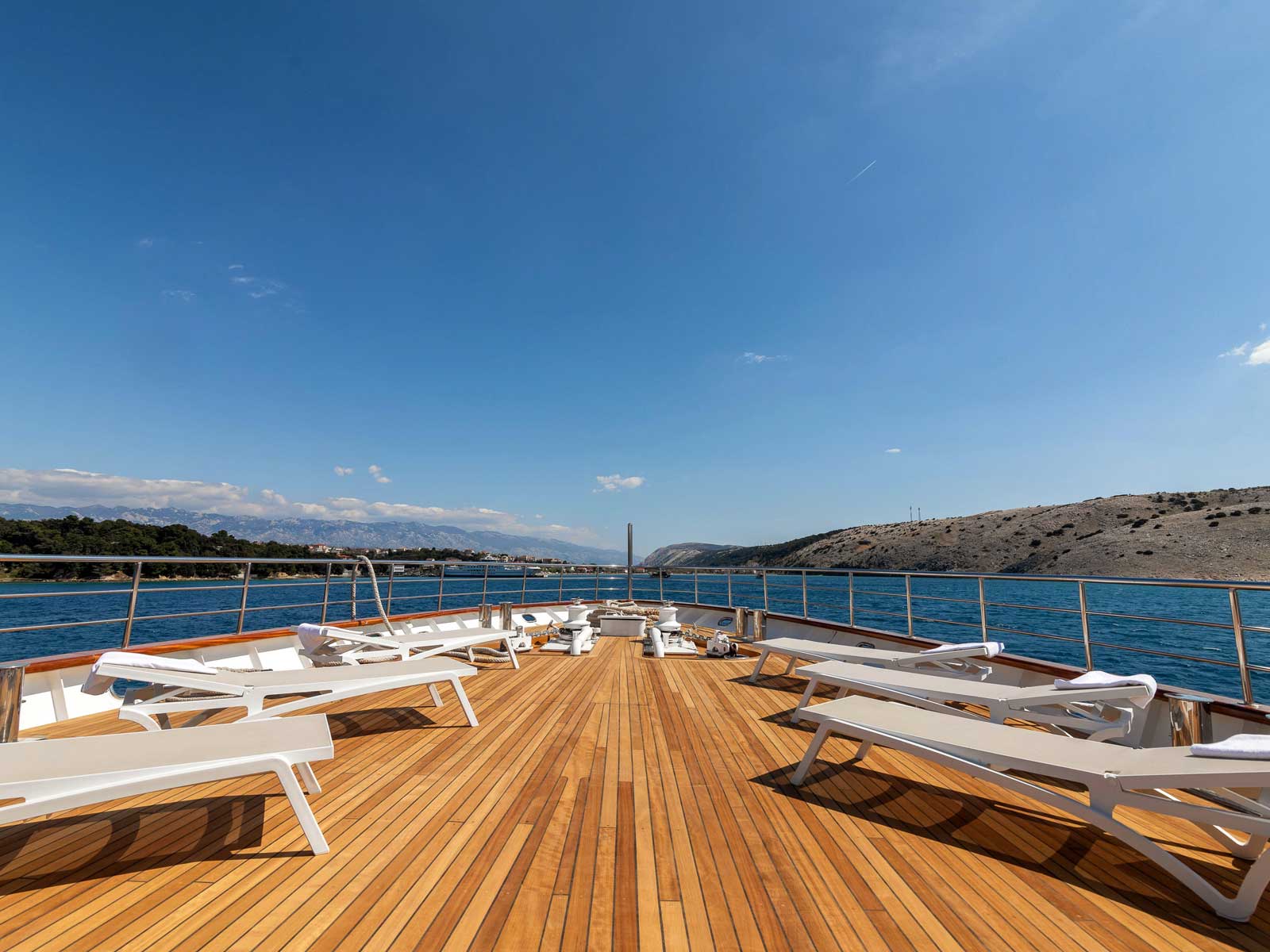 Luxury Motor Yacht — photo 41