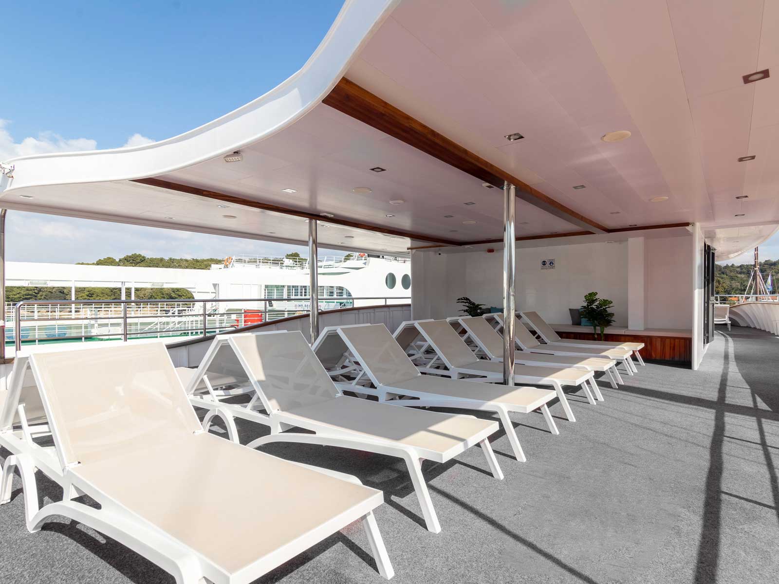 Luxury Motor Yacht — photo 54