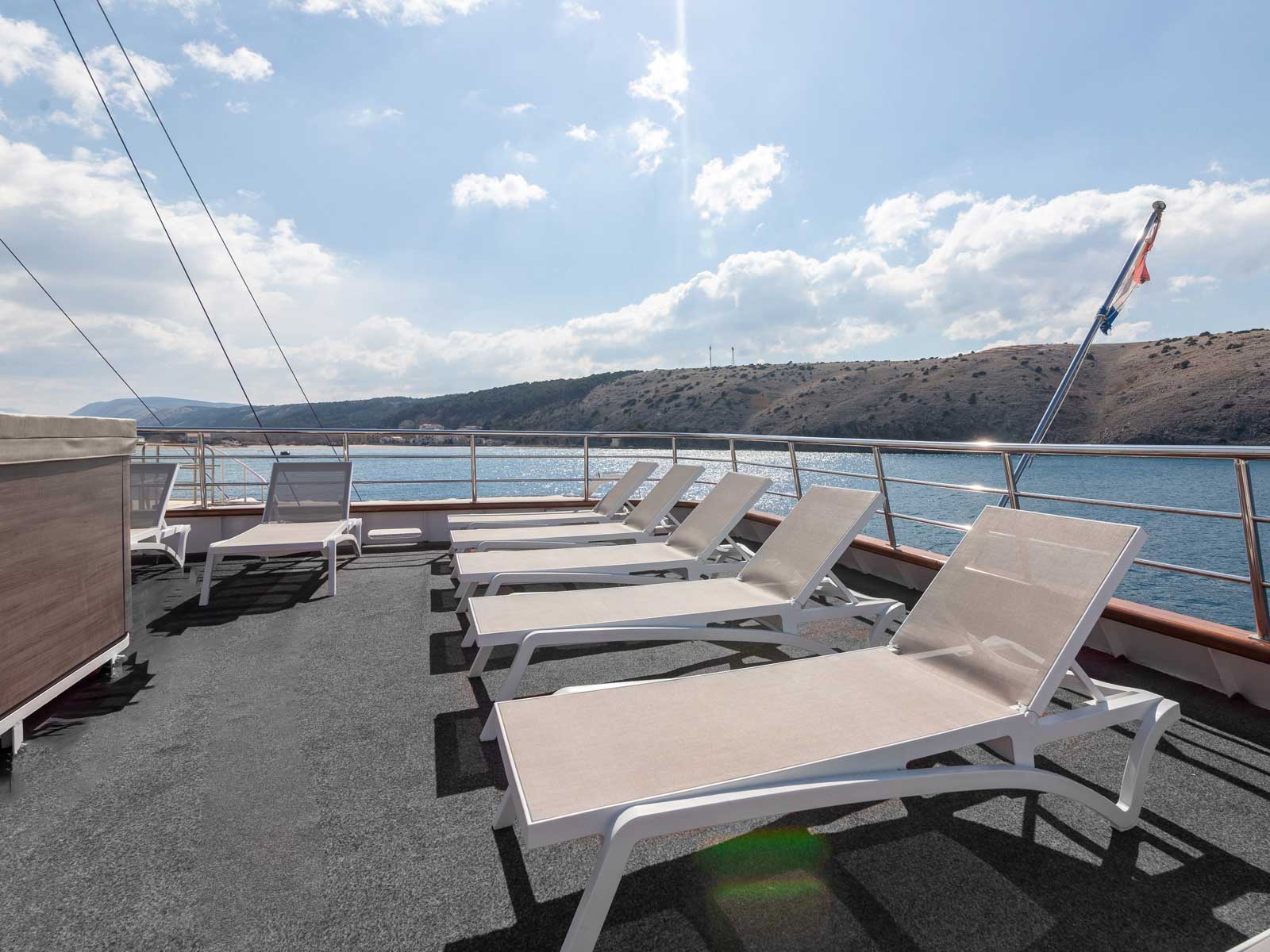 Luxury Motor Yacht — photo 23