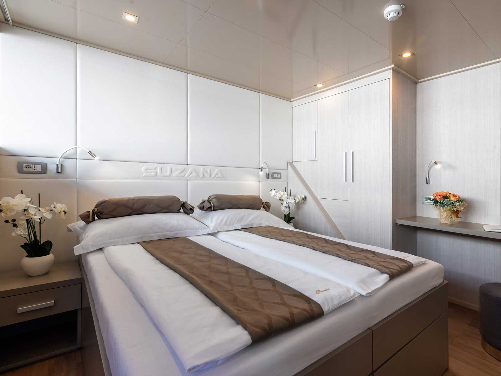 Luxury Motor Yacht — photo 32