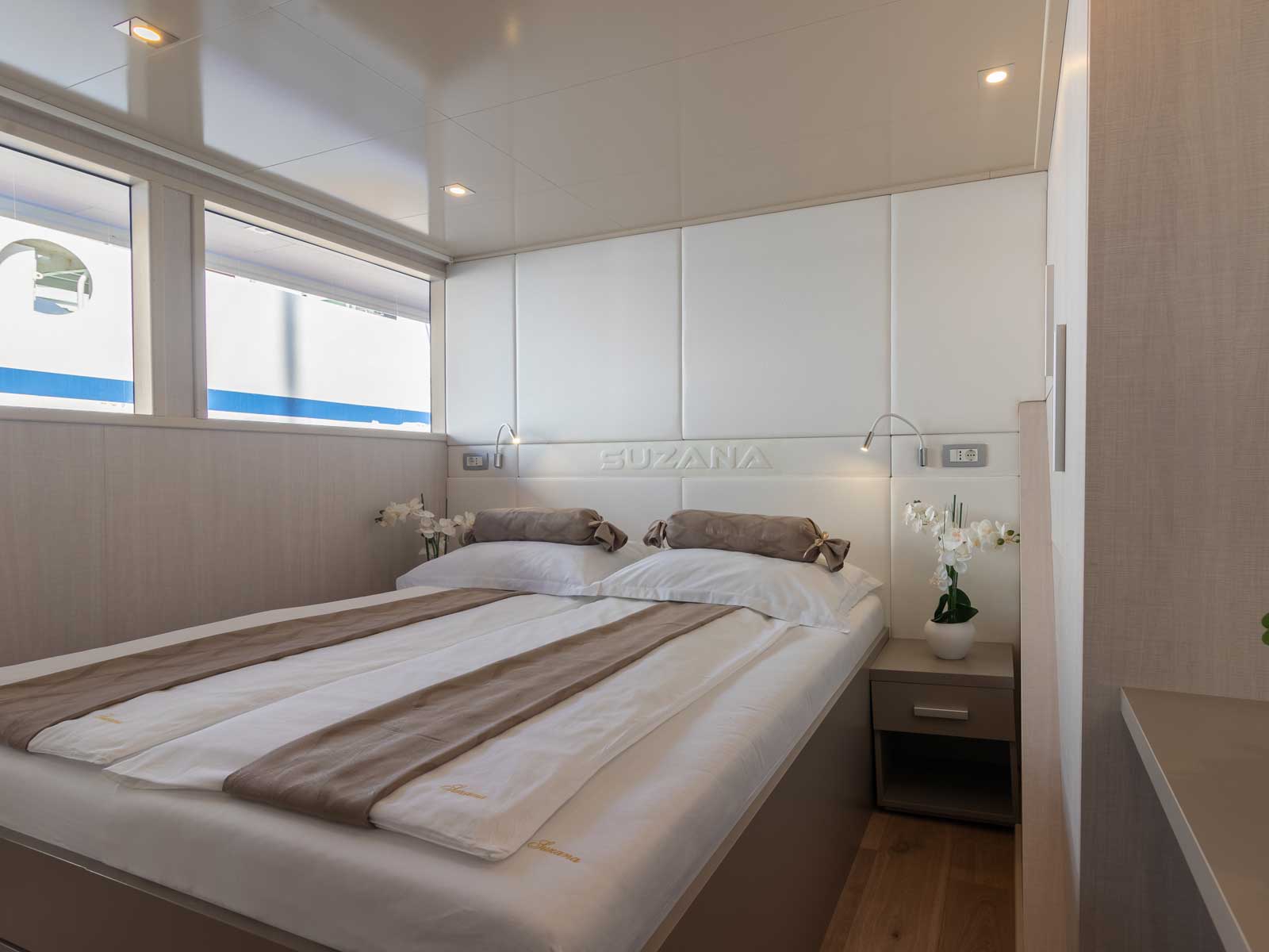 Luxury Motor Yacht — photo 28