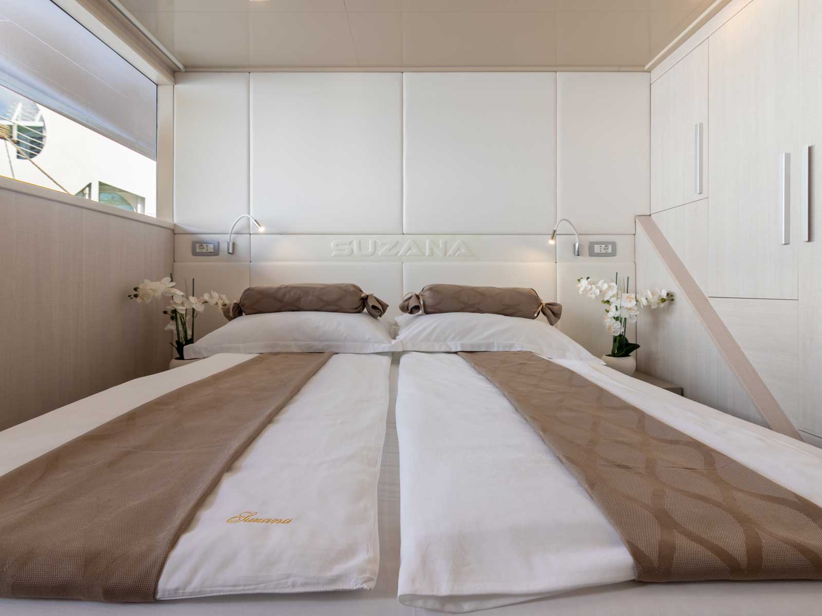 Luxury Motor Yacht — photo 30