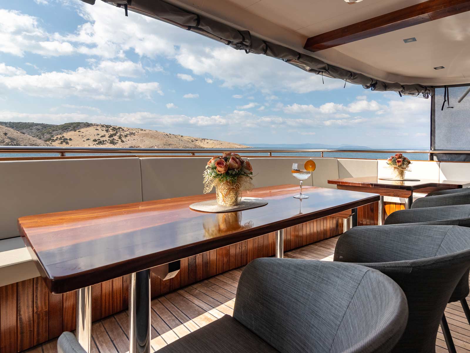 Luxury Motor Yacht — photo 33