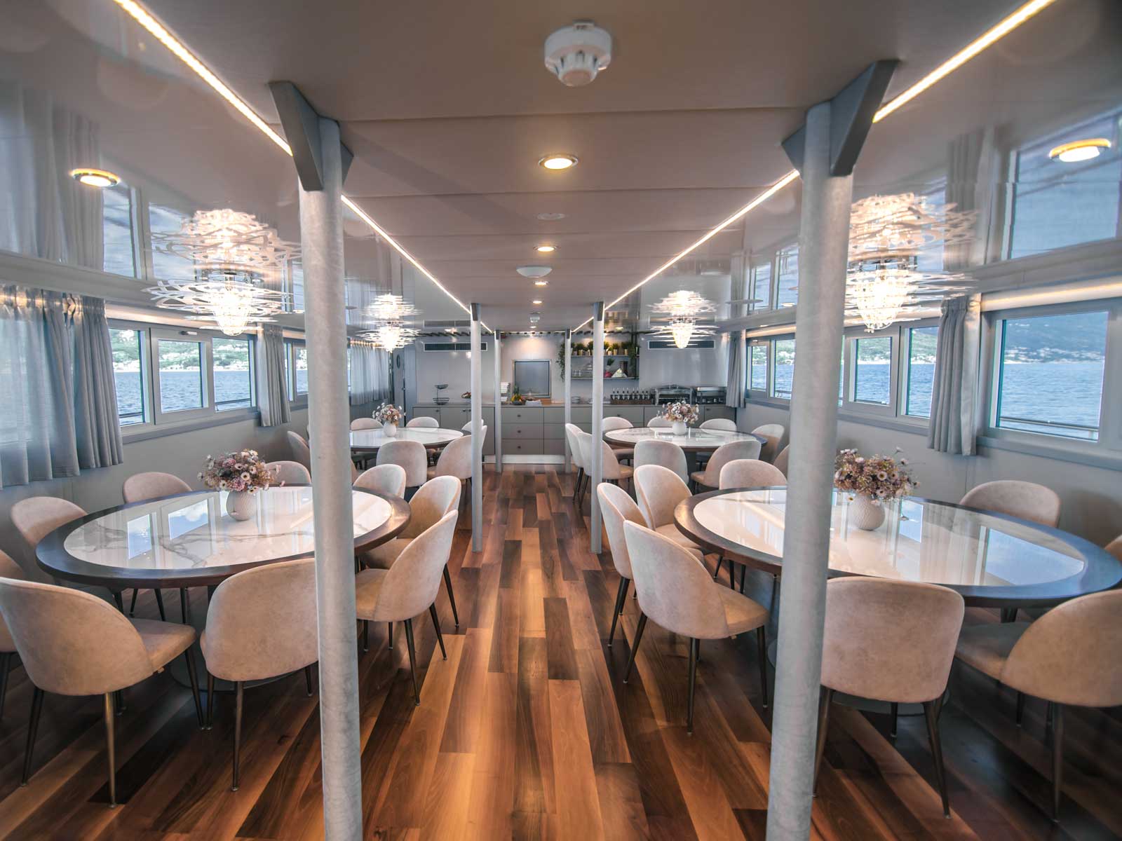 Luxury Motor Yacht — photo 16