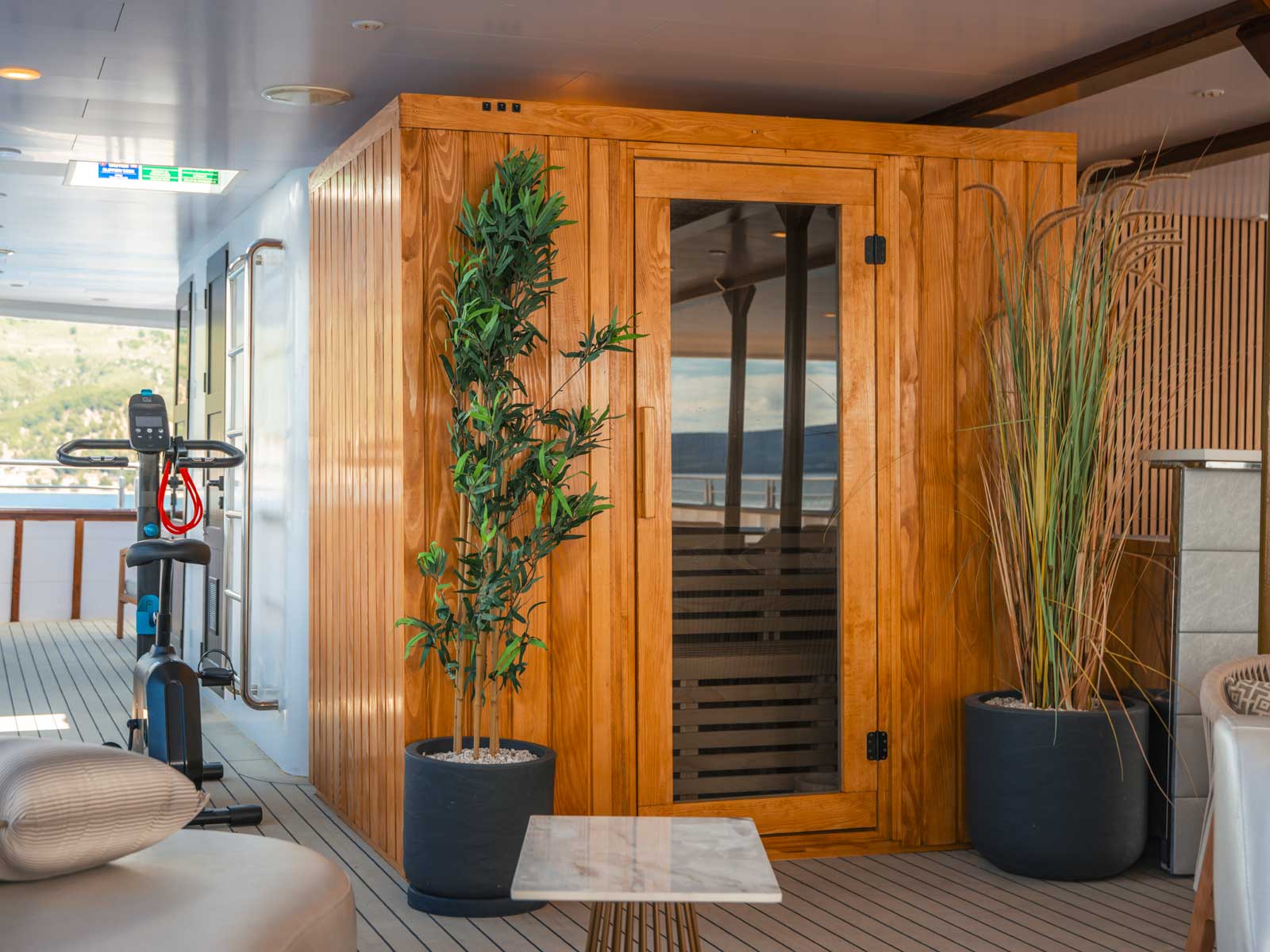 Luxury Motor Yacht — photo 11