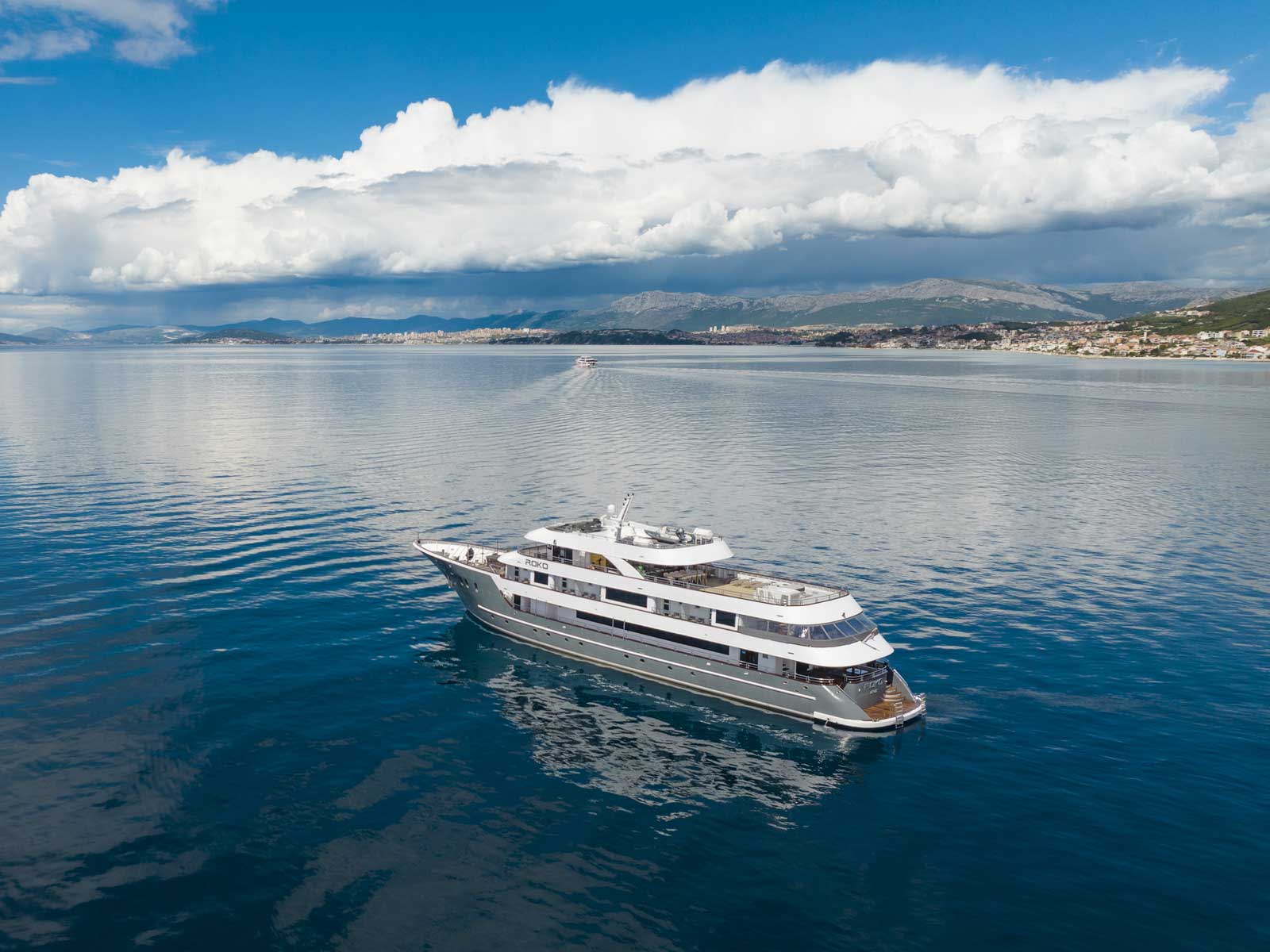 Luxury Motor Yacht — photo 5