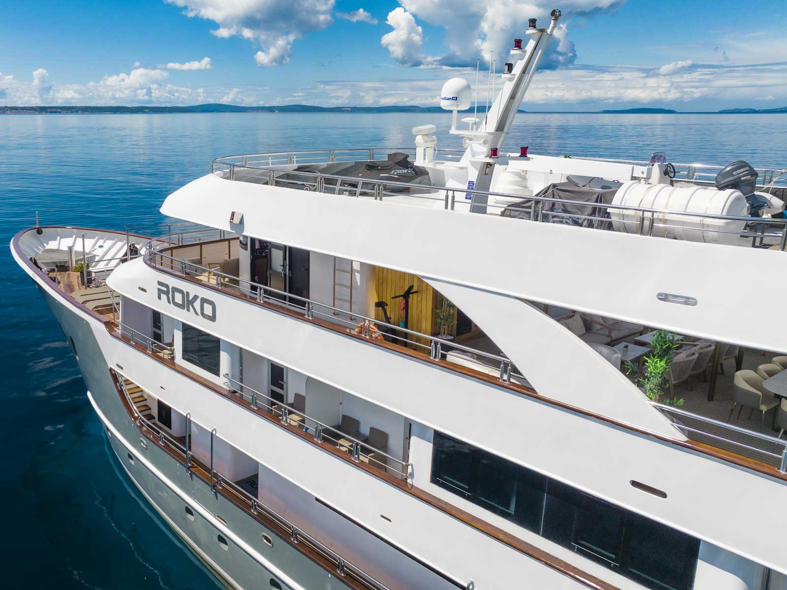Luxury Motor Yacht — photo 4