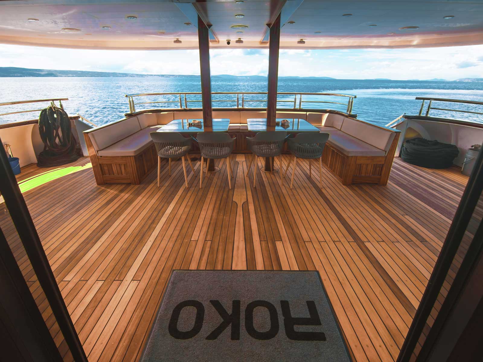 Luxury Motor Yacht — photo 34