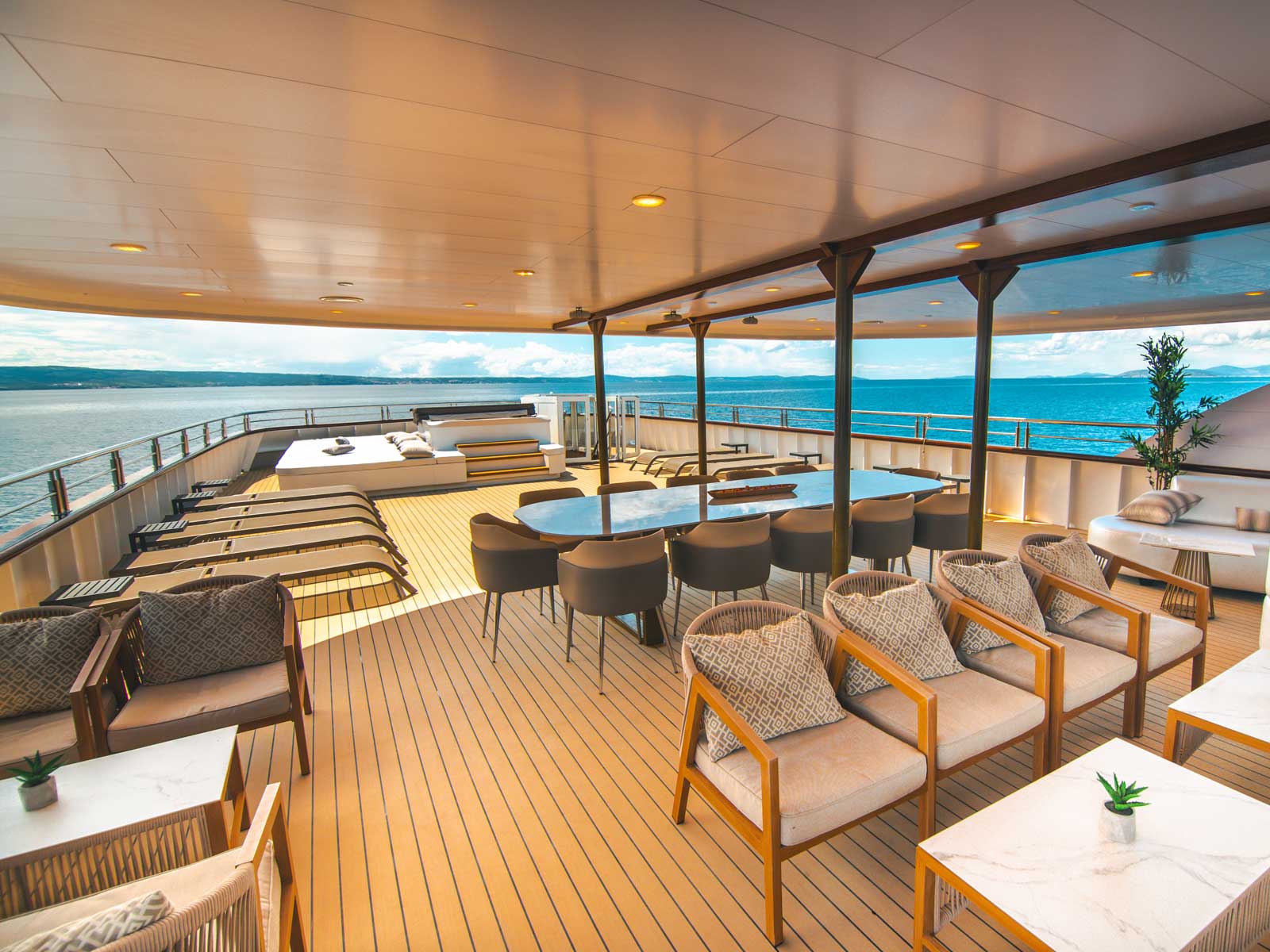 Luxury Motor Yacht — photo 18