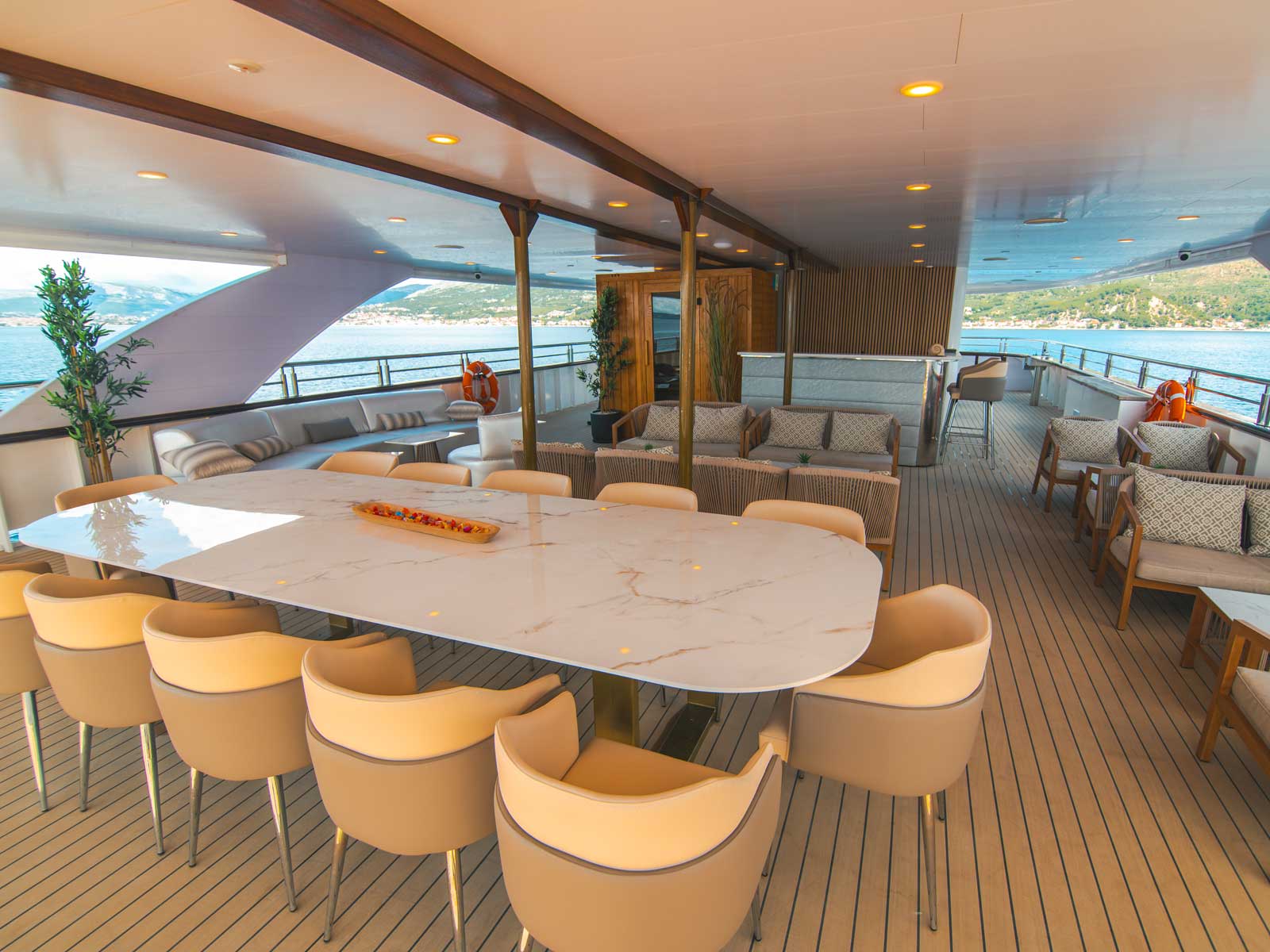Luxury Motor Yacht — photo 13