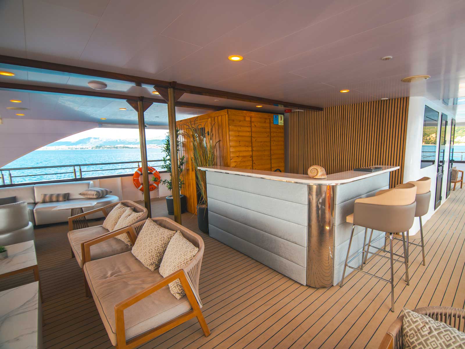 Luxury Motor Yacht — photo 3