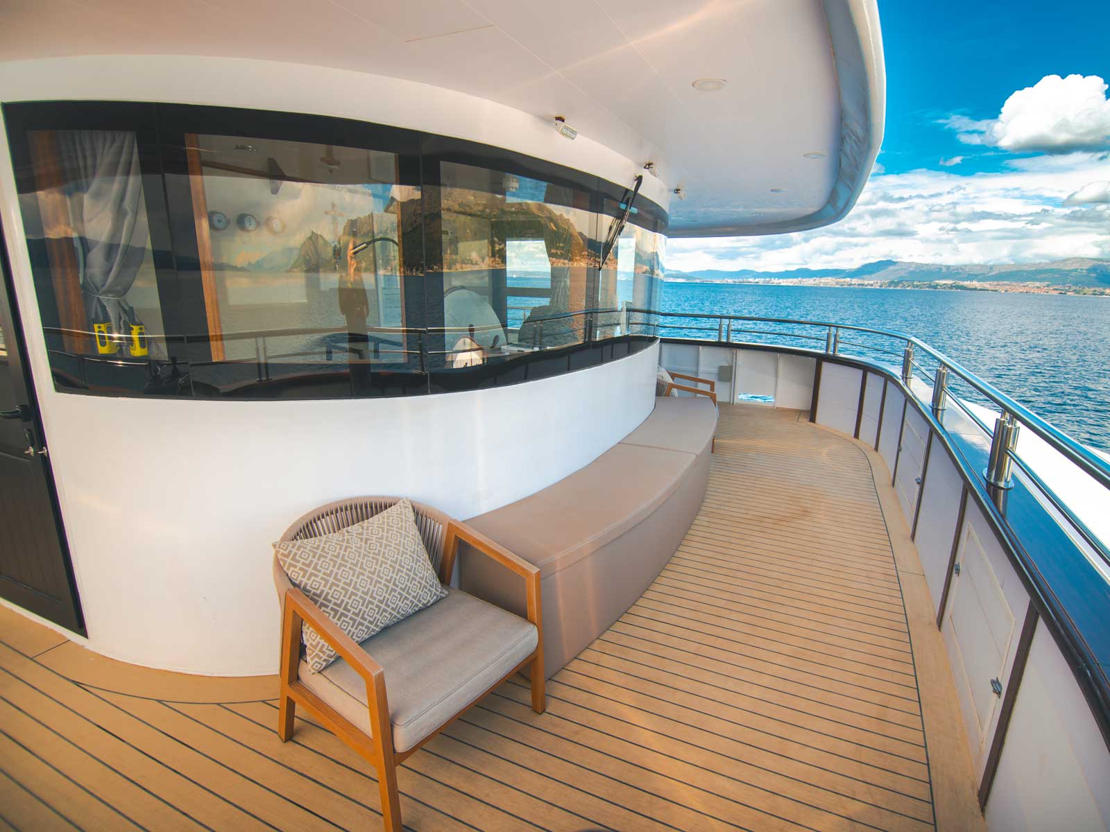 Luxury Motor Yacht — photo 14