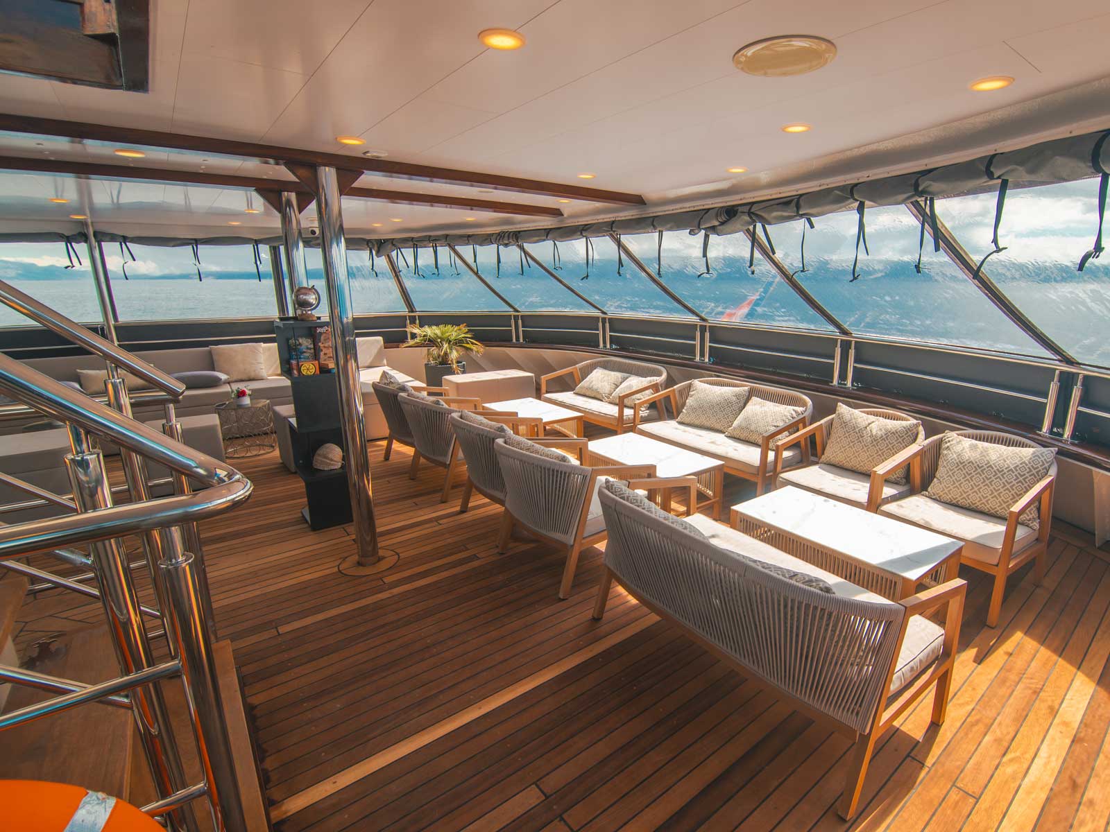 Luxury Motor Yacht — photo 33