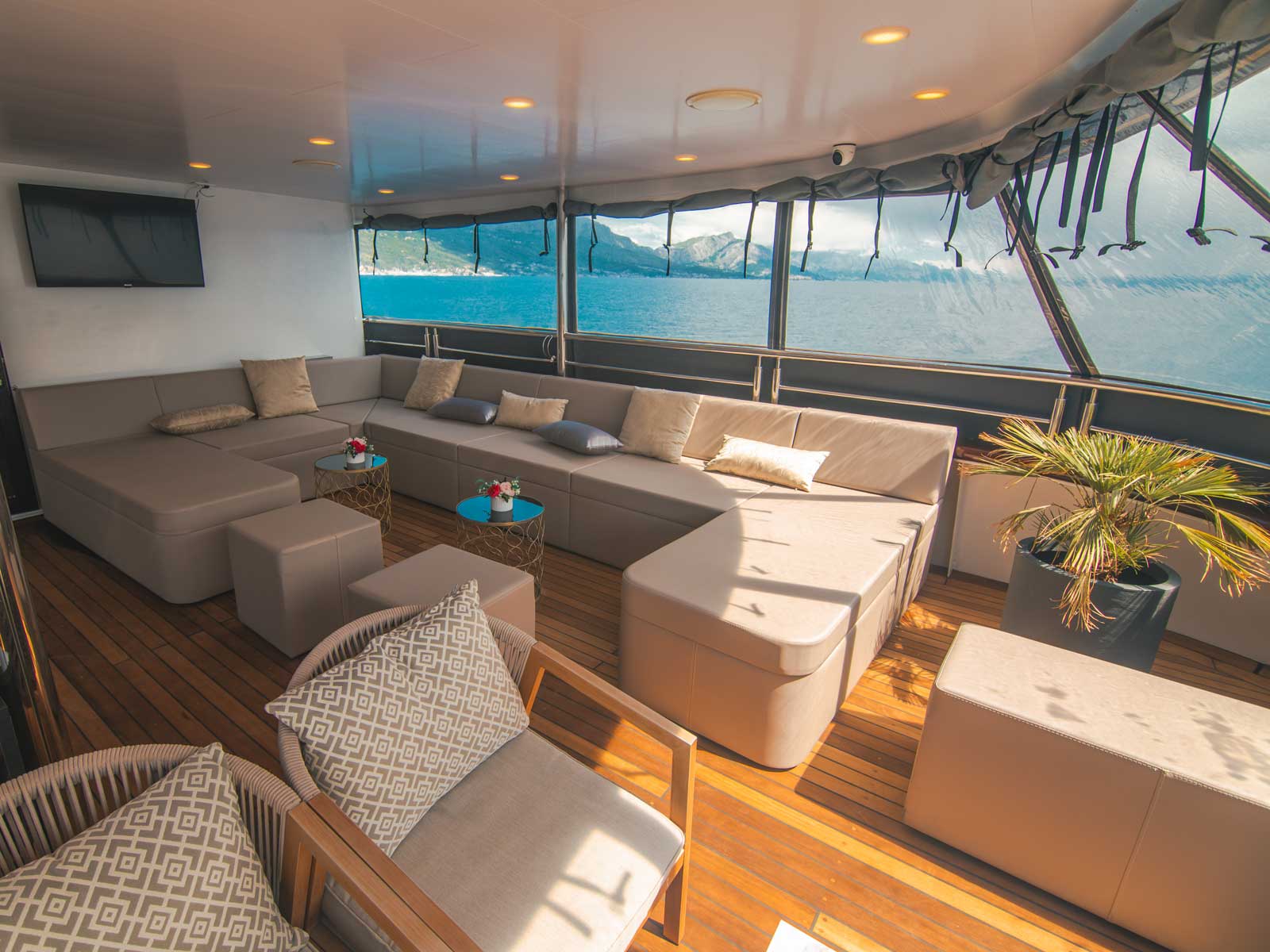 Luxury Motor Yacht — photo 22