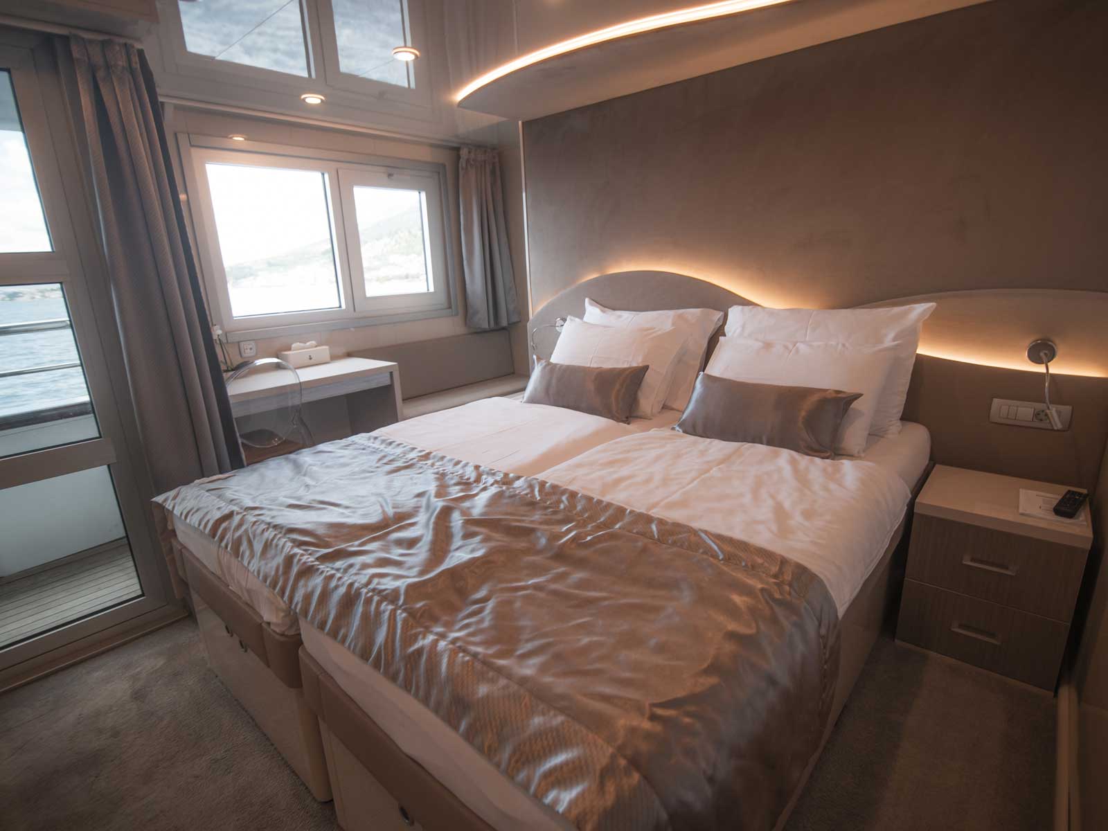 Luxury Motor Yacht — photo 35