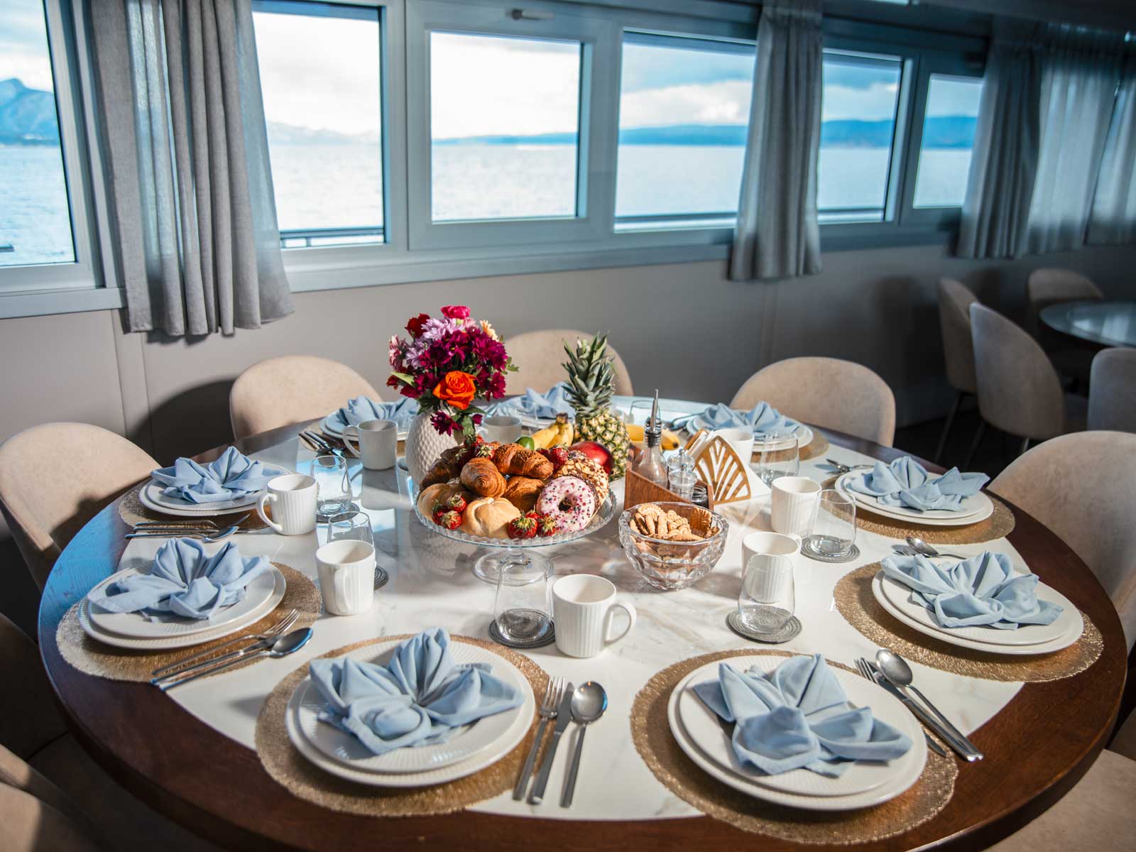 Luxury Motor Yacht — photo 31