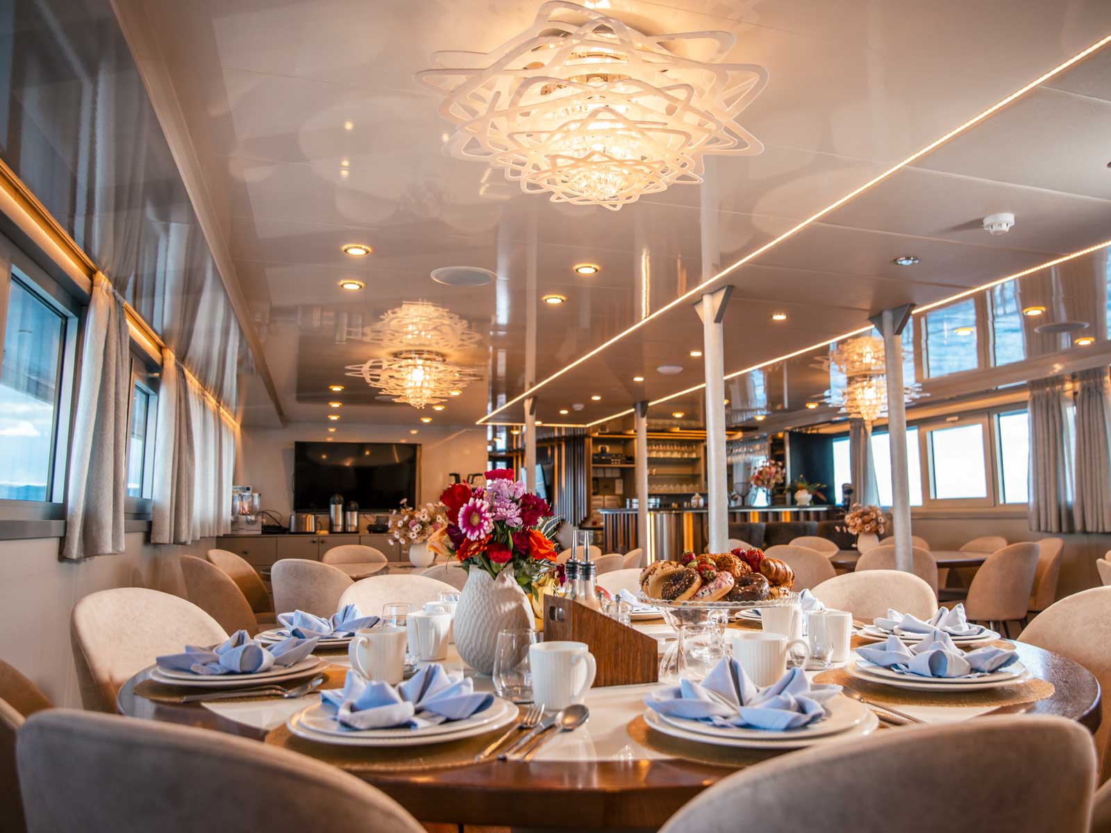 Luxury Motor Yacht — photo 23