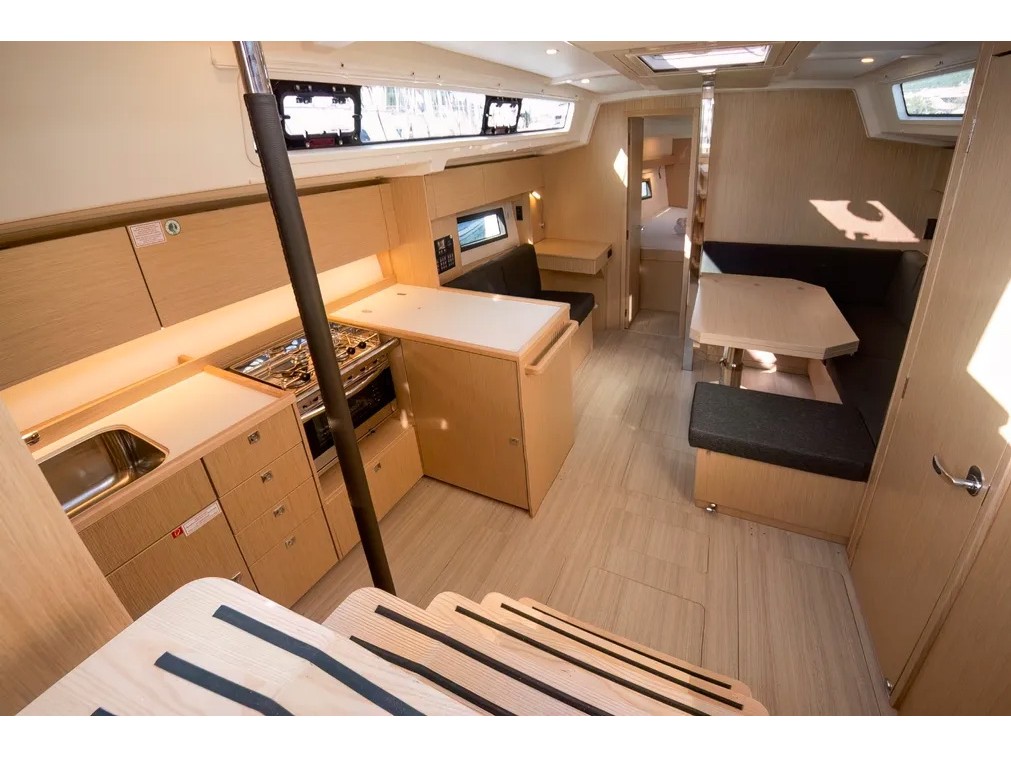 Bavaria C38 — photo 7