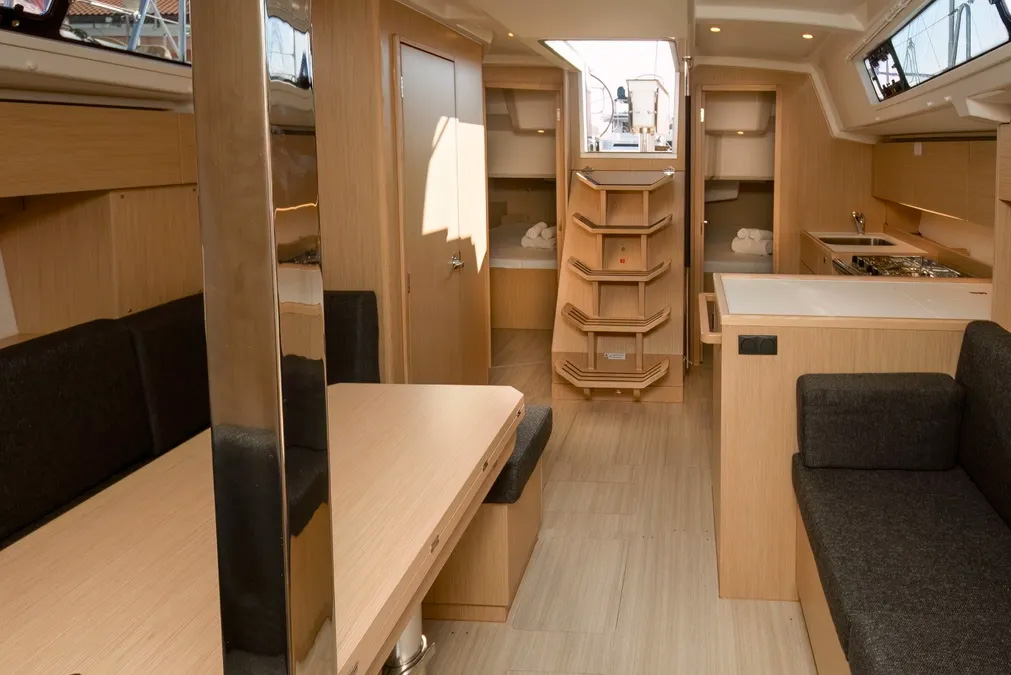 Bavaria C38 — photo 8