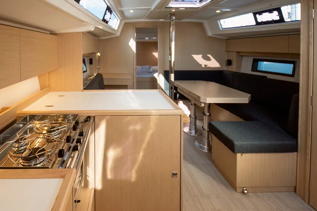 Bavaria C38 — photo 10