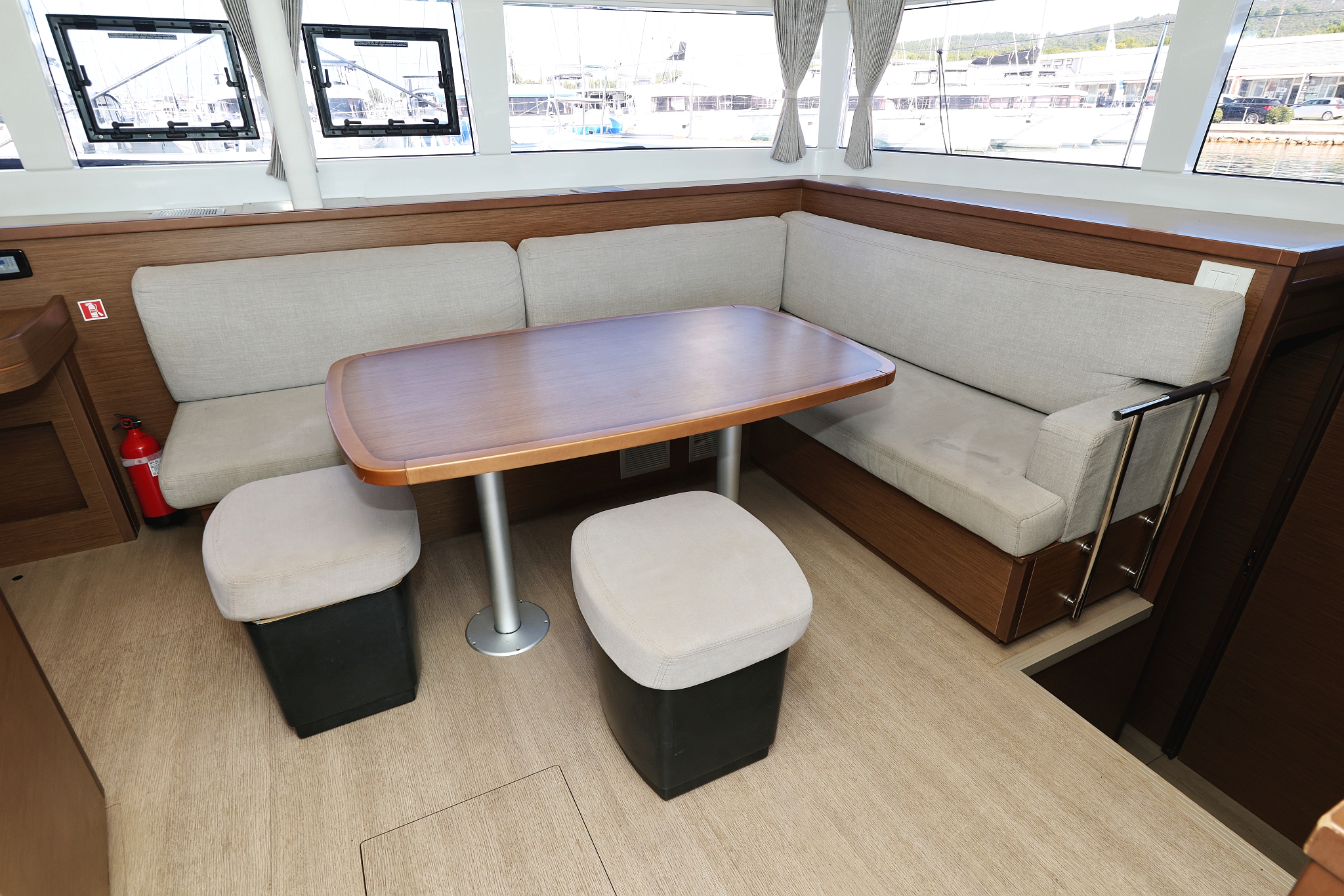 Lagoon 450 F — photo 23