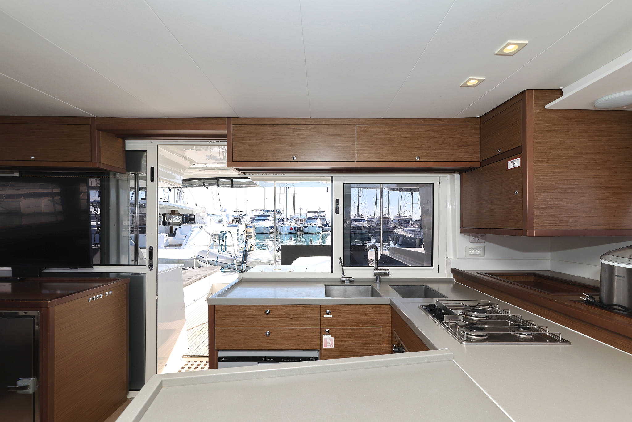 Lagoon 450 F — photo 36