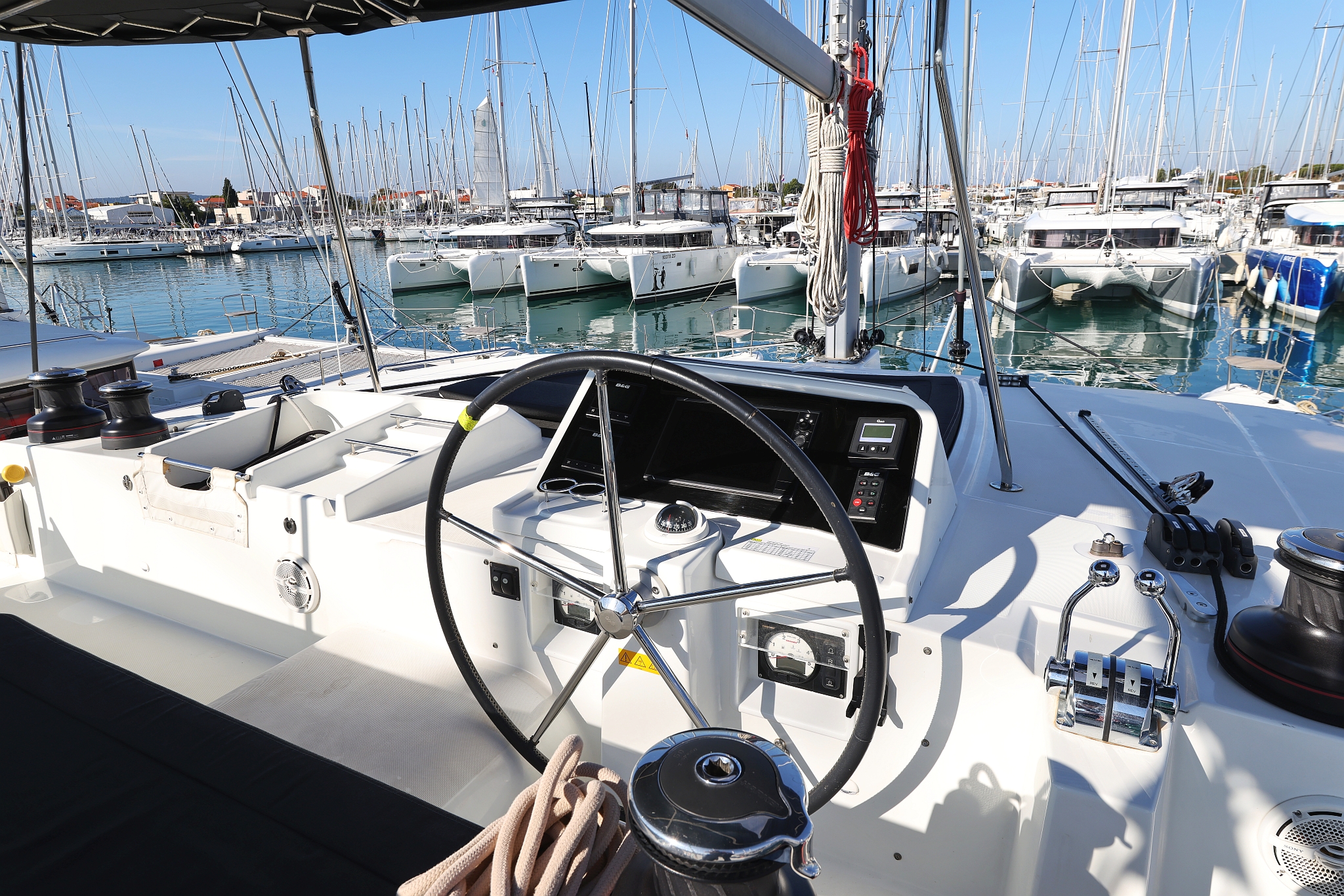 Lagoon 450 F — photo 2