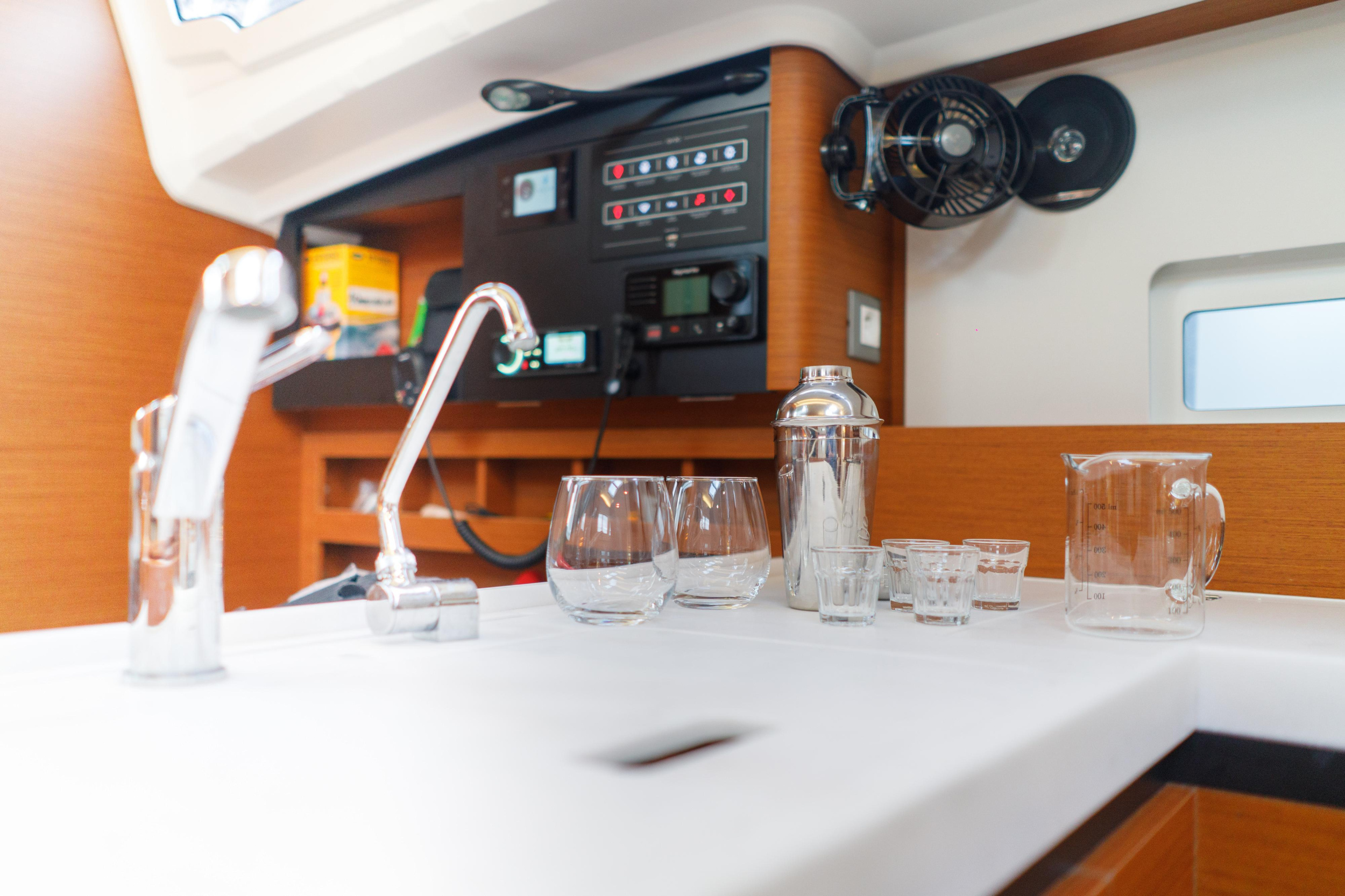 Sun Odyssey 410 — photo 34