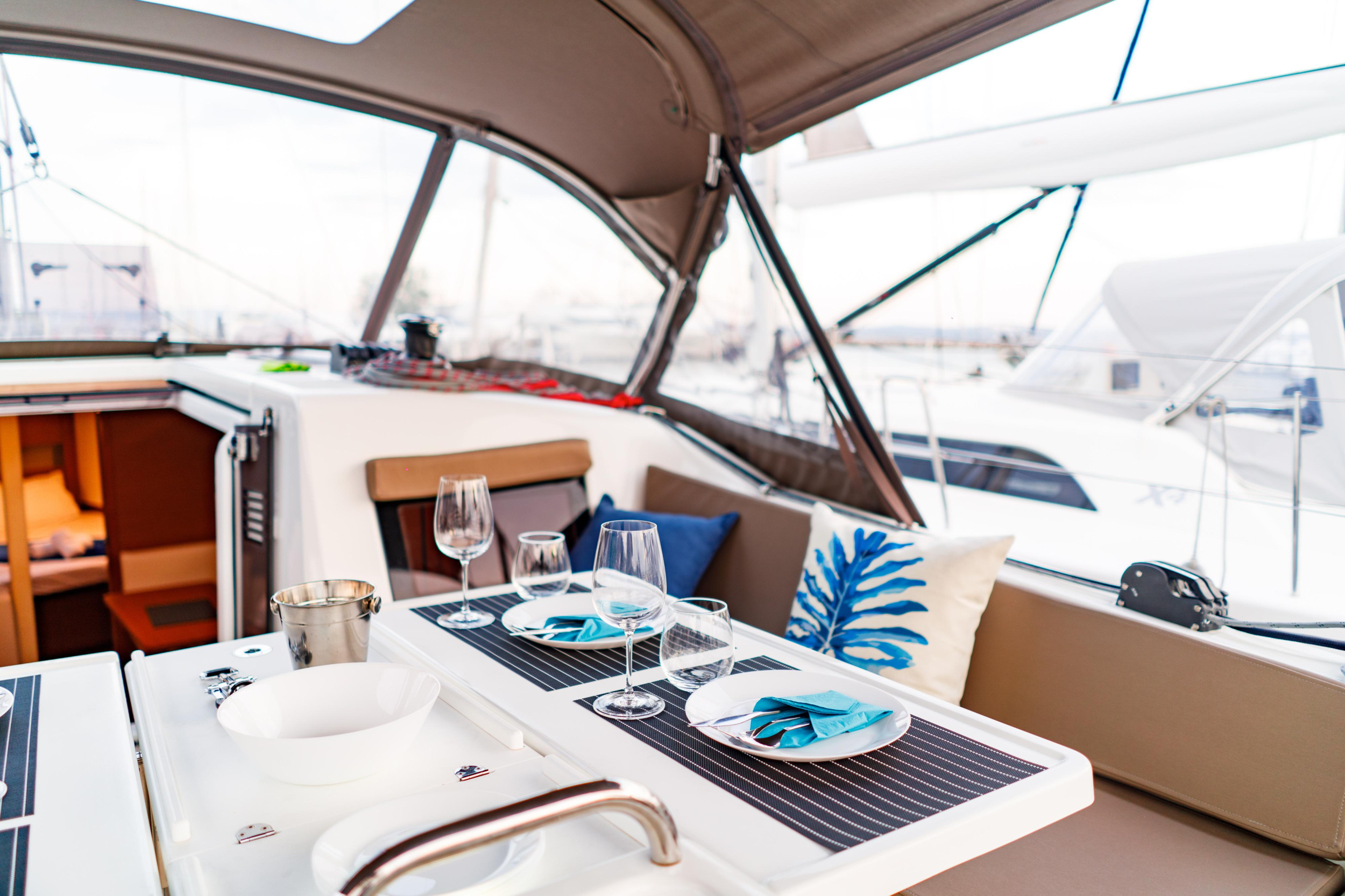 Sun Odyssey 410 — photo 2