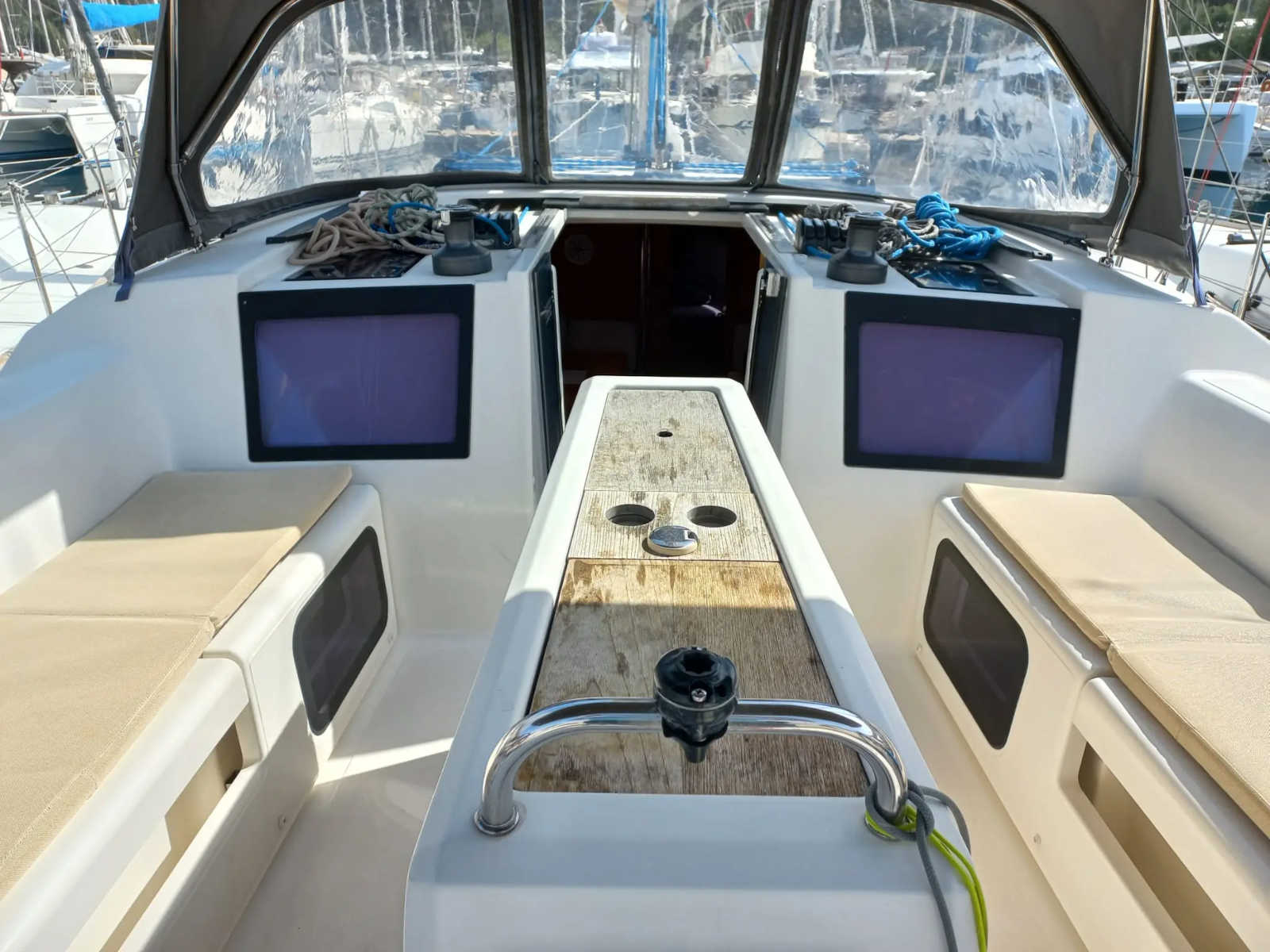 Dufour 410 Grand Large — photo 17