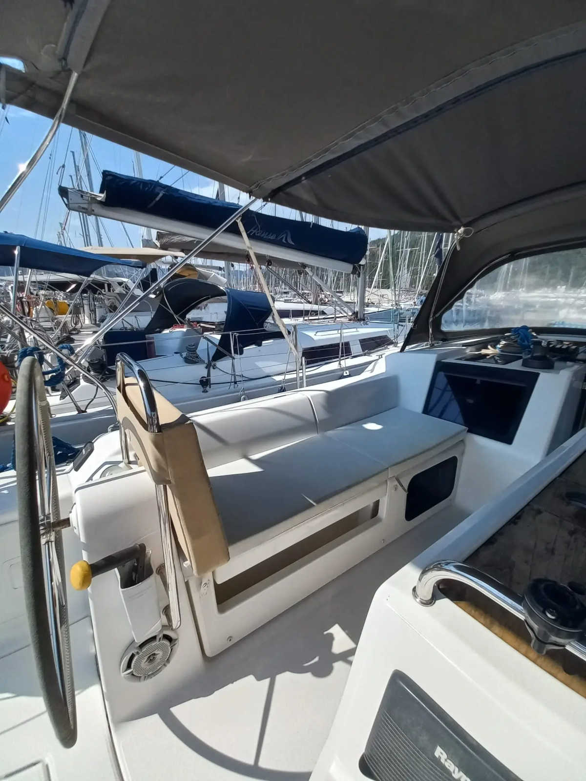 Dufour 410 Grand Large — photo 12