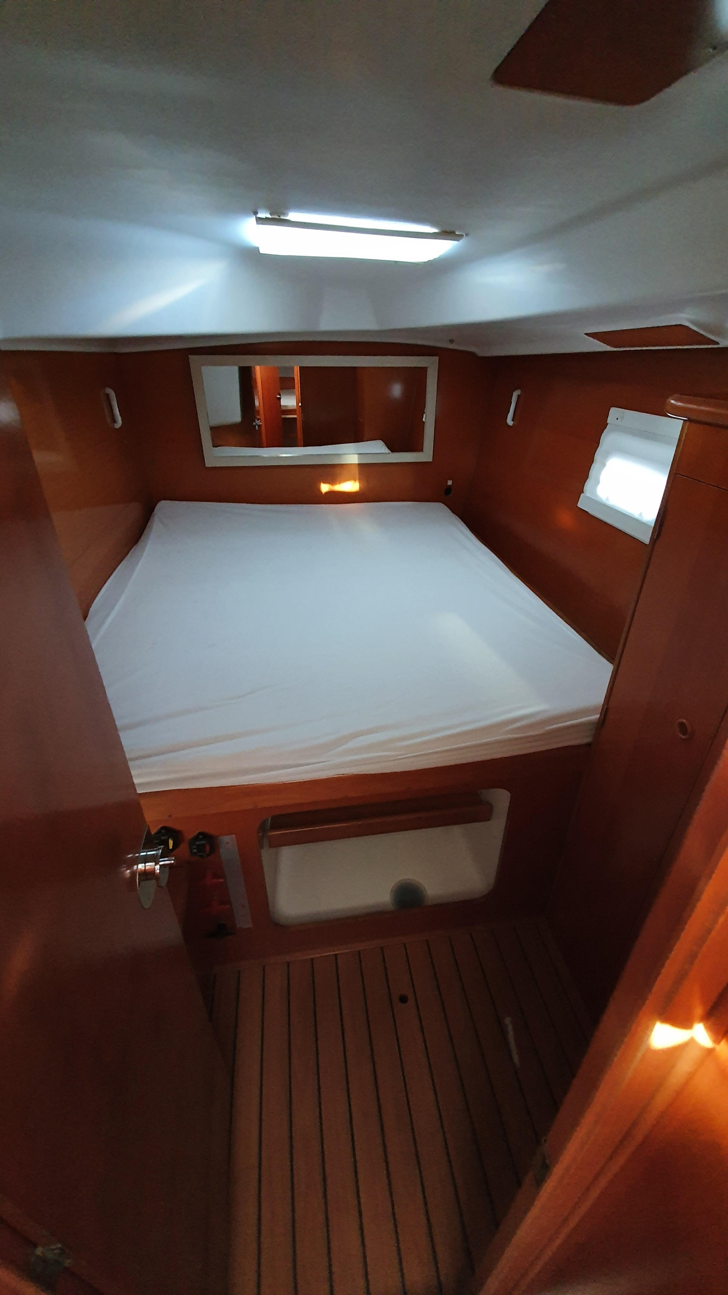 Lagoon 38 — photo 2