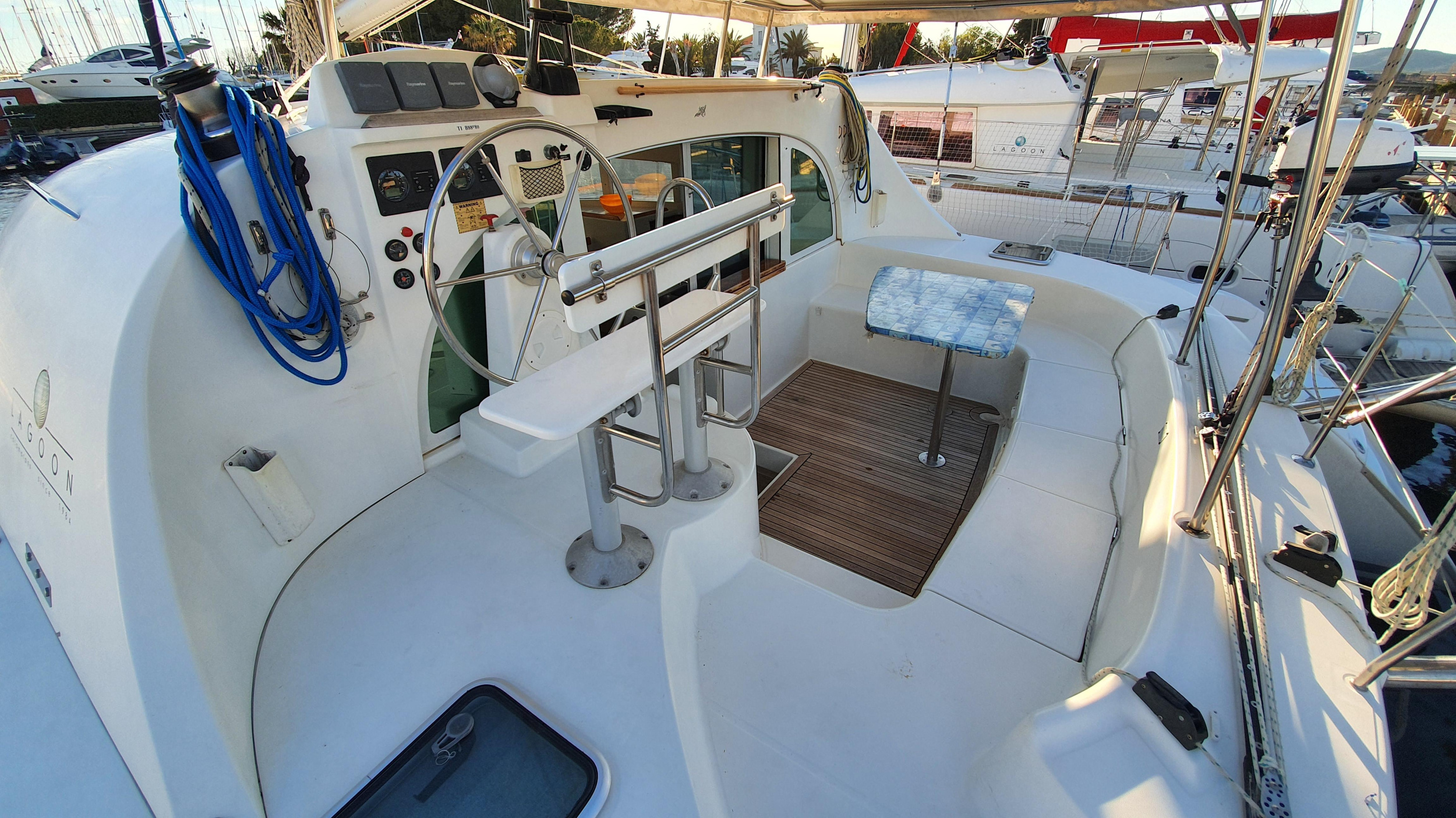 Lagoon 38 — photo 4