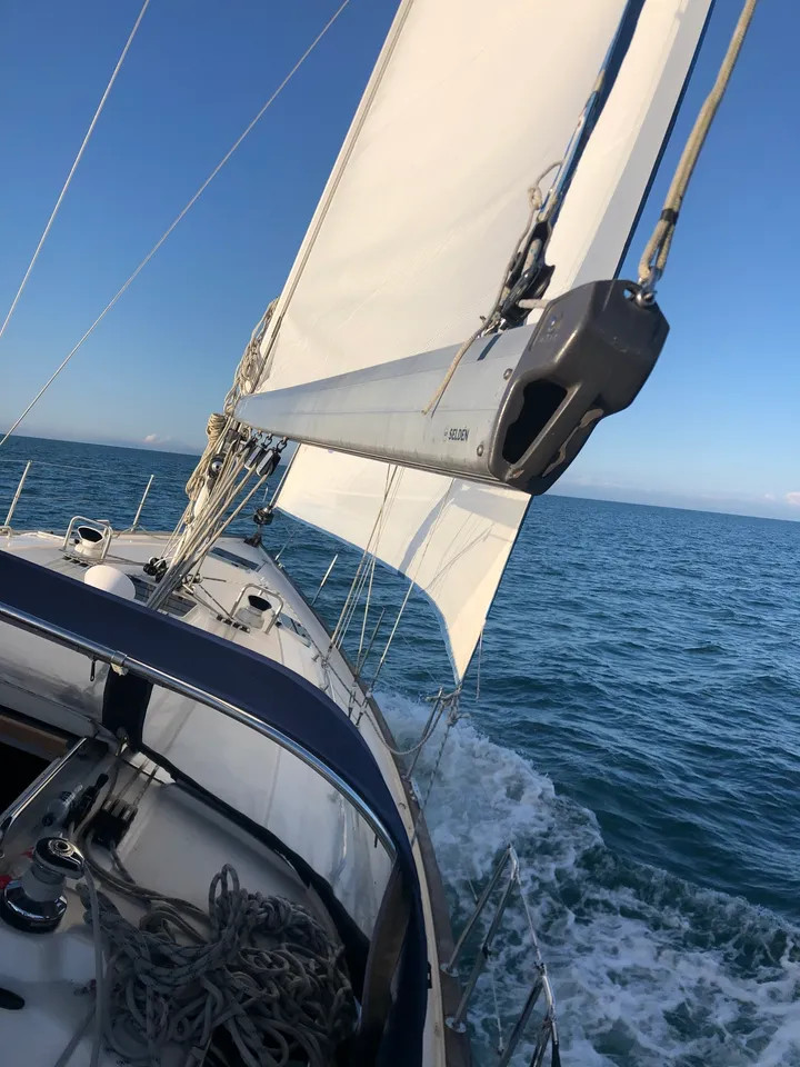 Bavaria 42 Cruiser — photo 7