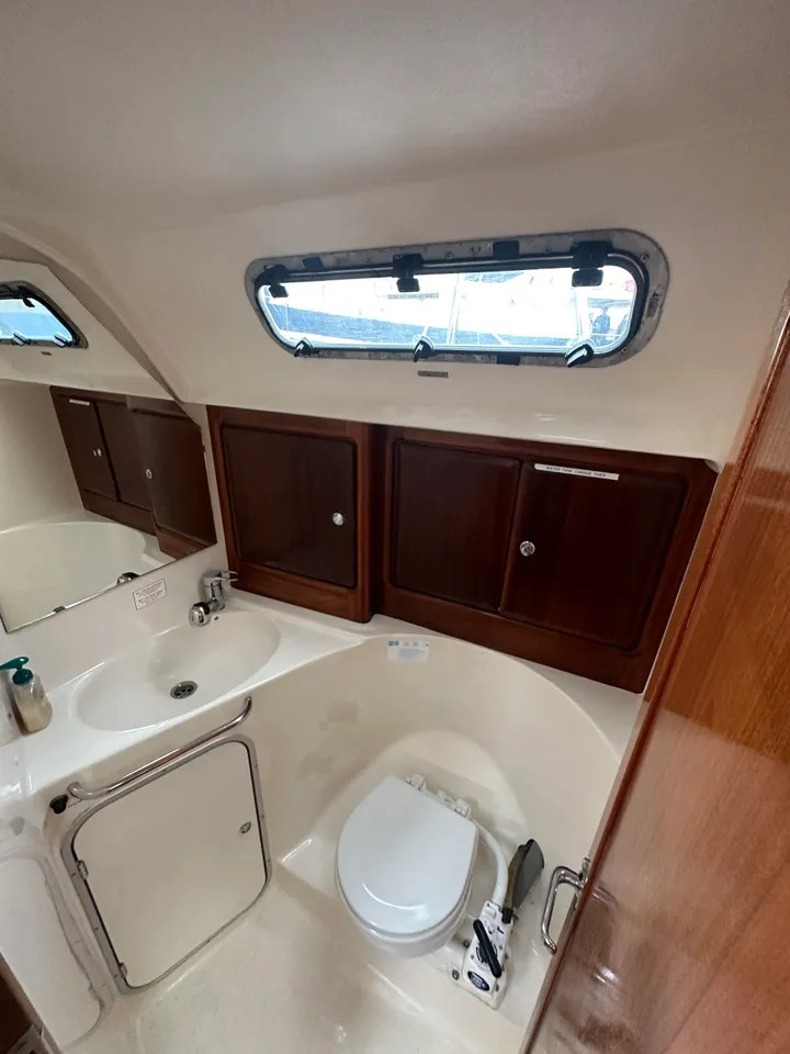 Bavaria 42 Cruiser — photo 12