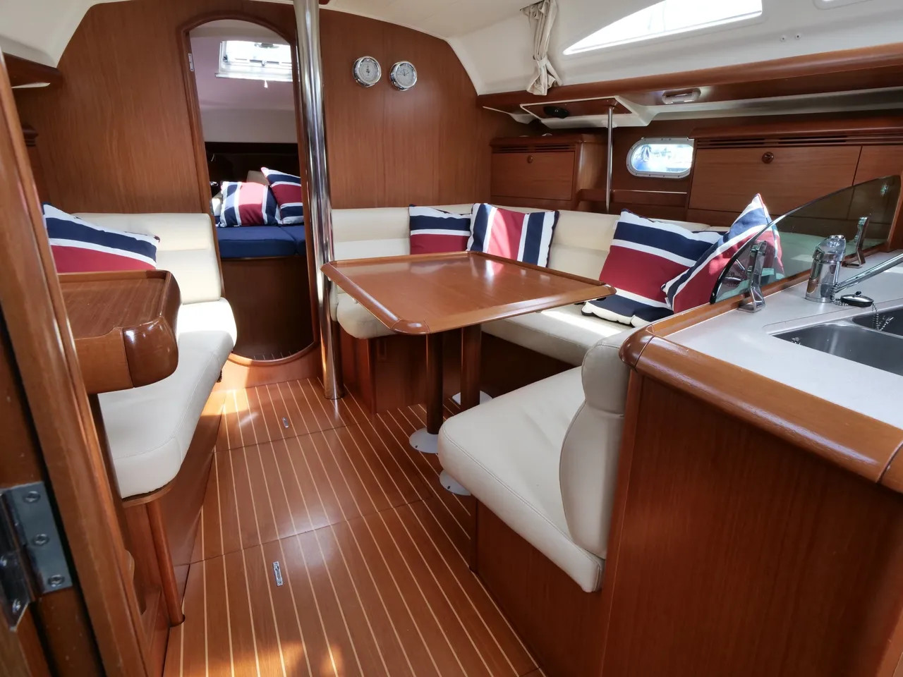 Sun Odyssey 37 — photo 10