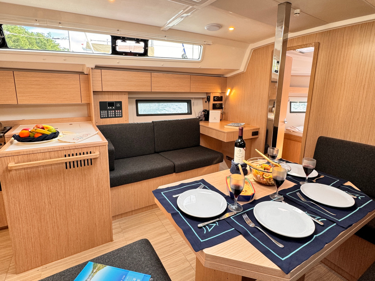 Bavaria C42 — photo 5