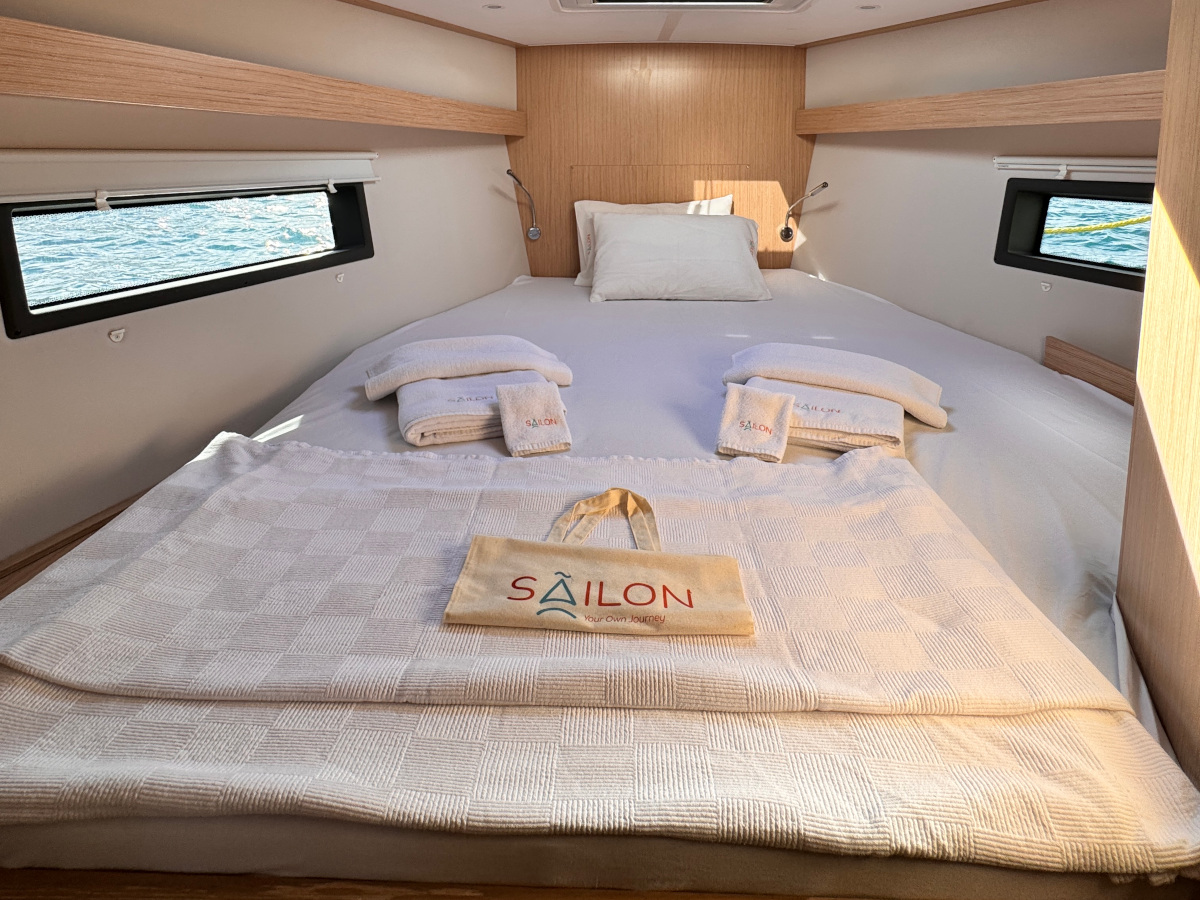 Bavaria C42 — photo 11