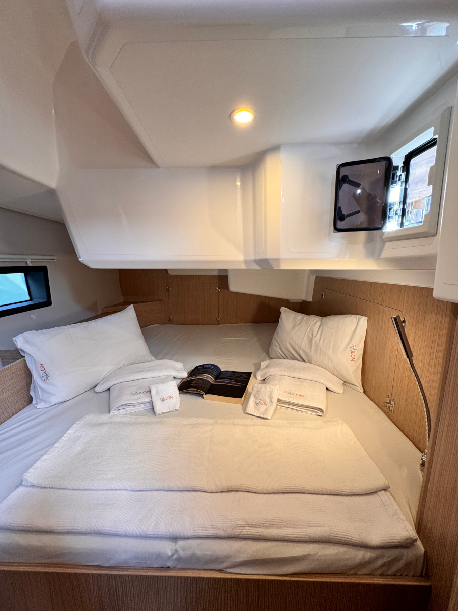 Bavaria C42 — photo 4