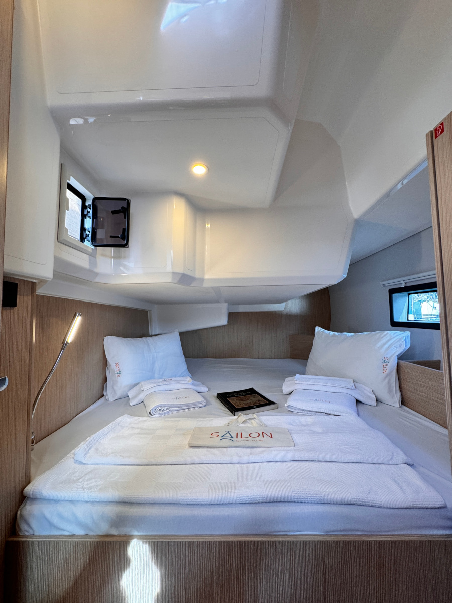Bavaria C42 — photo 9