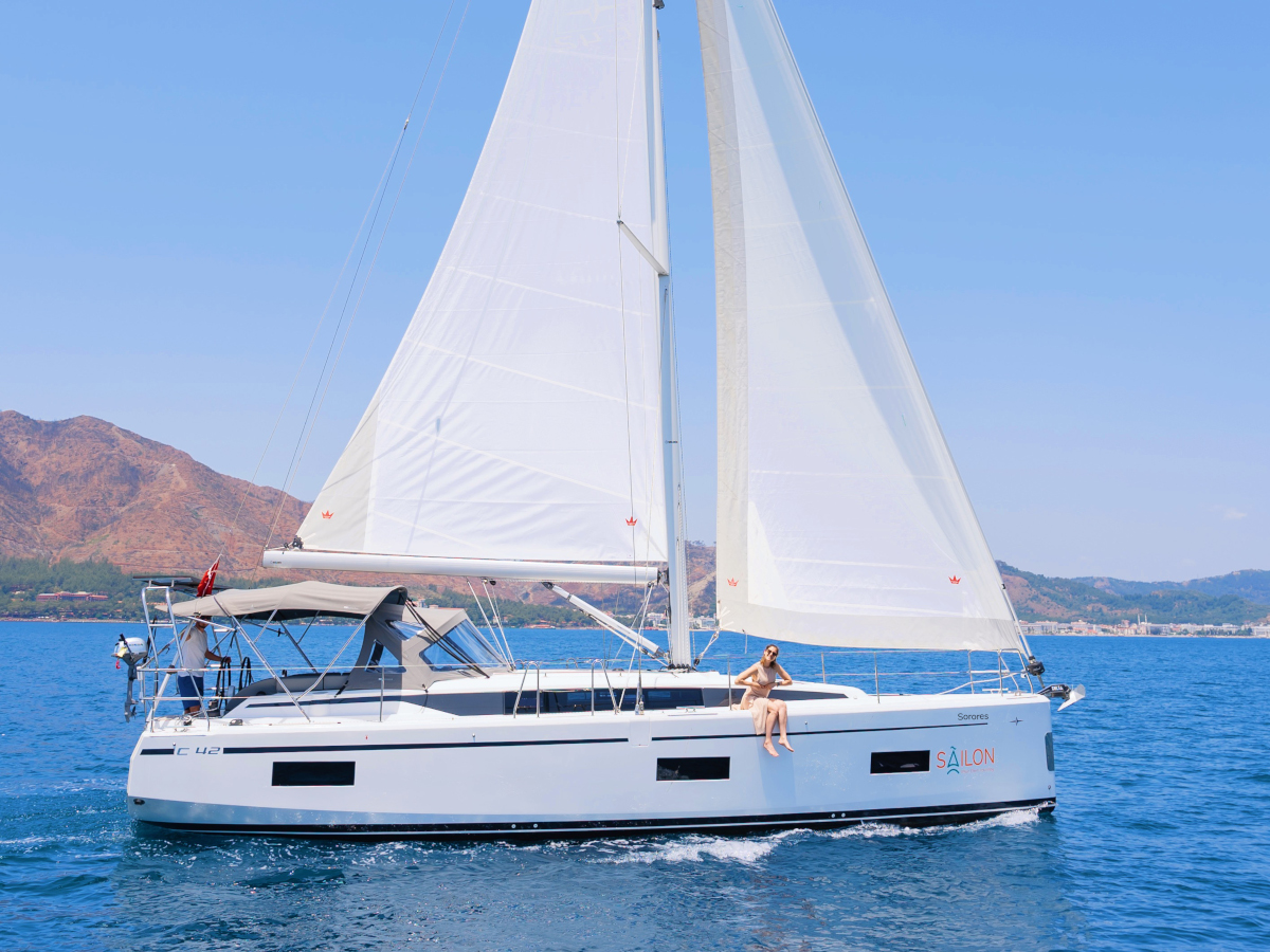 Bavaria C42 — photo 1